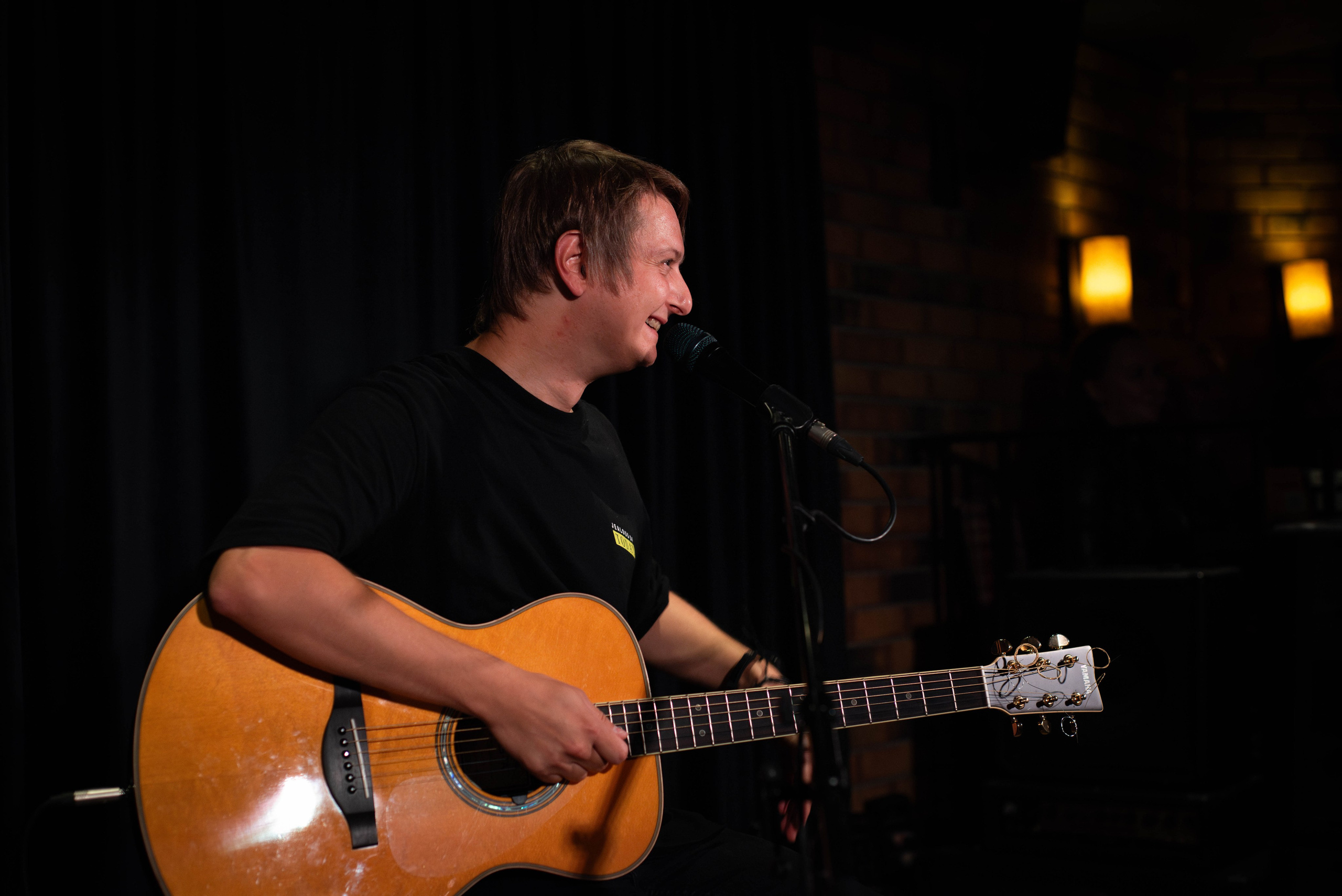 Лёва Сазонов (1 августа 2024 года, Москва, арт-кафе Пушкарёв). Фотограф Светлана Блинова, Москва и Московская область