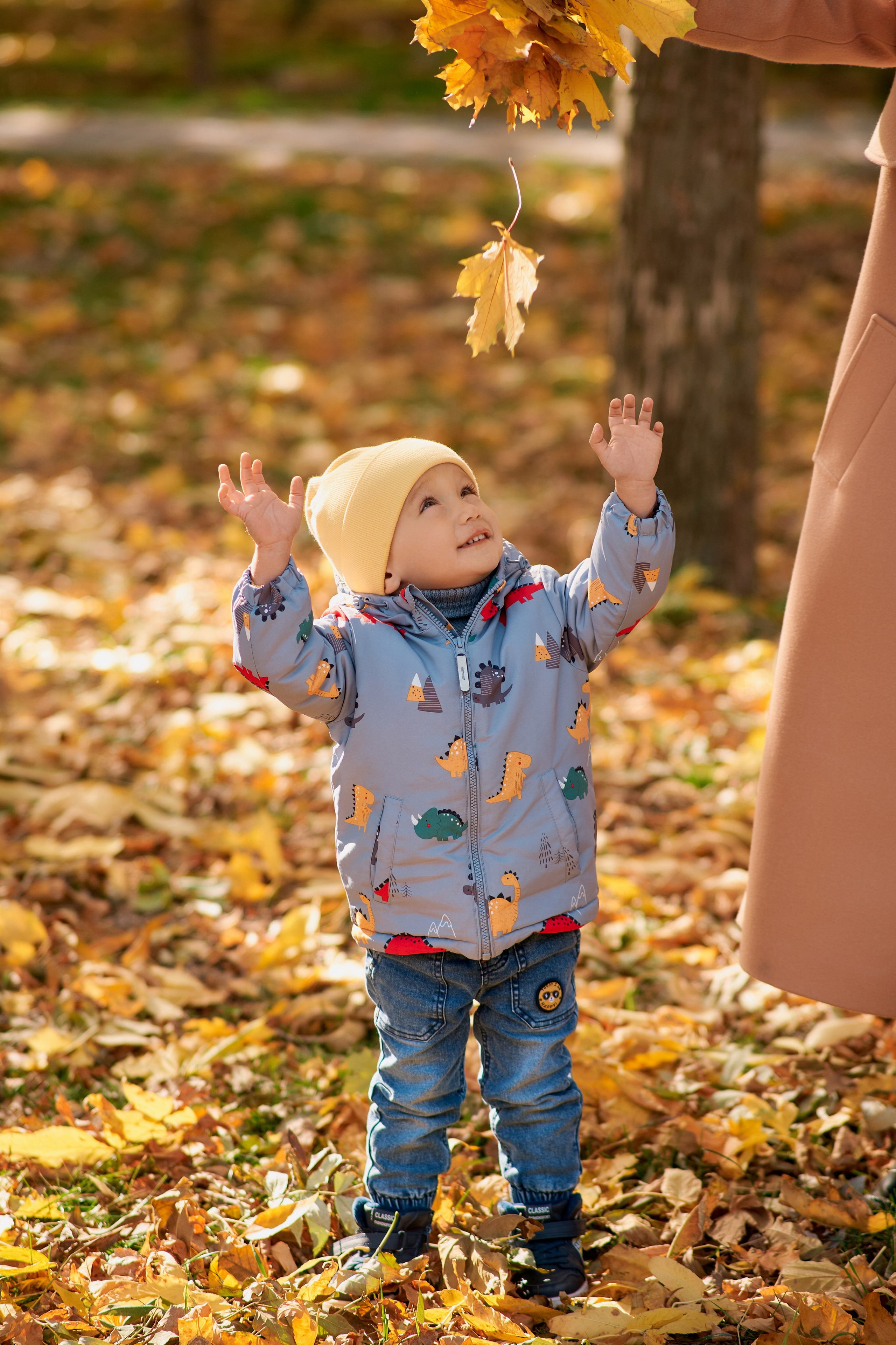 Осенняя прогулка мамы с сыном. Фотограф Таганрог Анна Трайжон