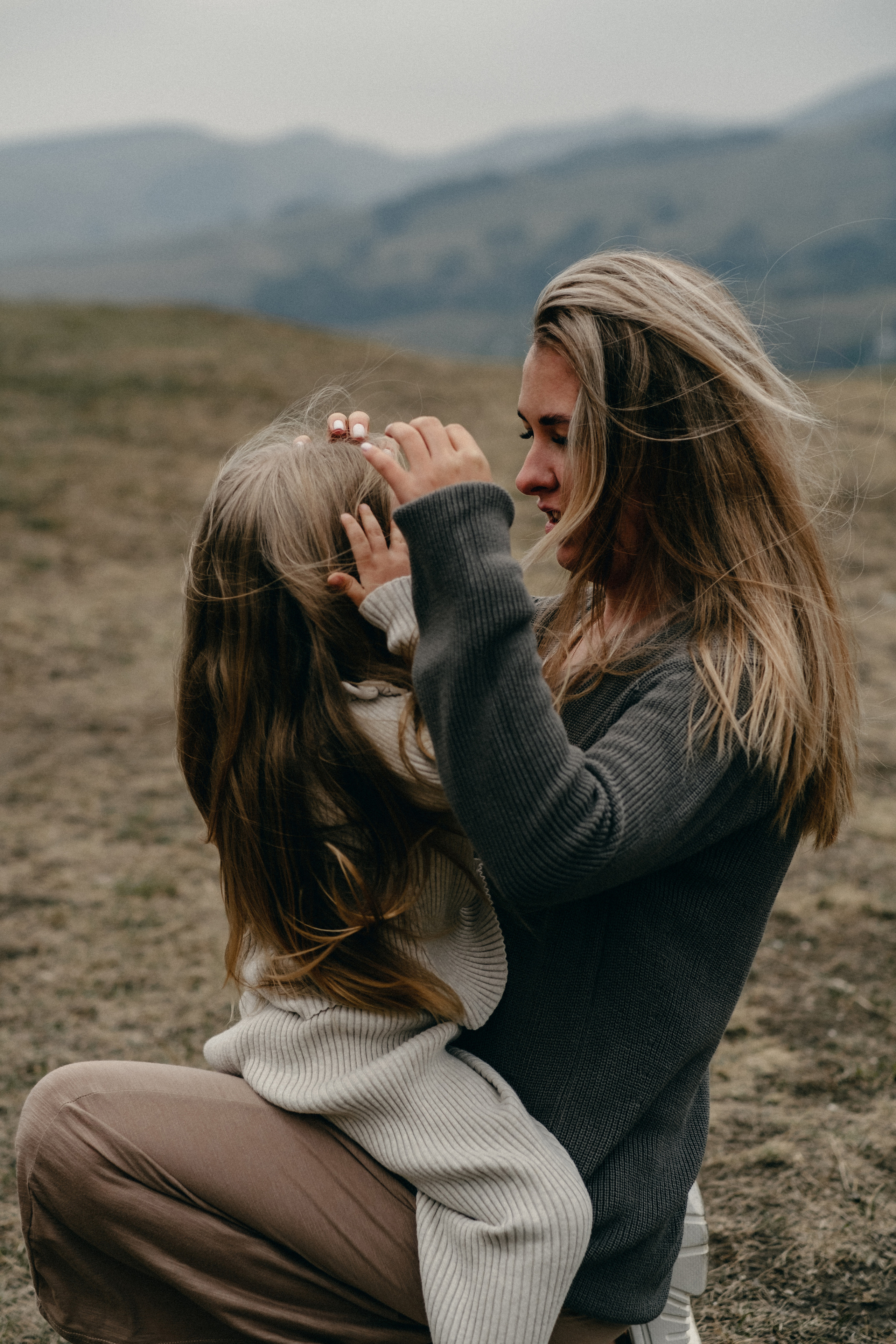 ветер в волосах, природа в горах