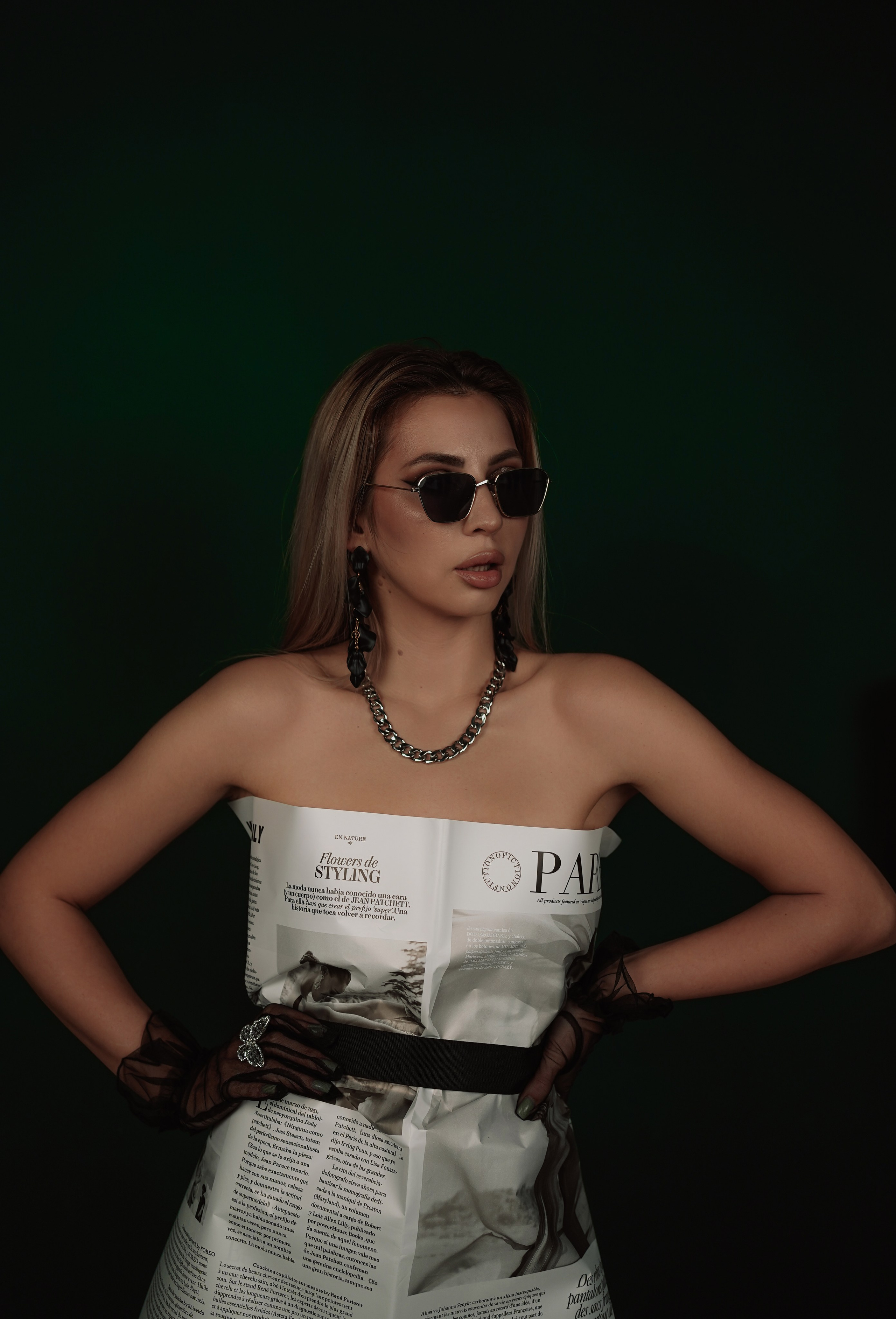 Фотостудия Рафинад. Женский фотограф Новочеркасск, Ростов-на-Дону, Шахты. Девушка в газете. Свадебный фотограф в Ростове-на-Дону. Таинство Крещения и Венчания, семейные фотосессии. Алёна Чёботова