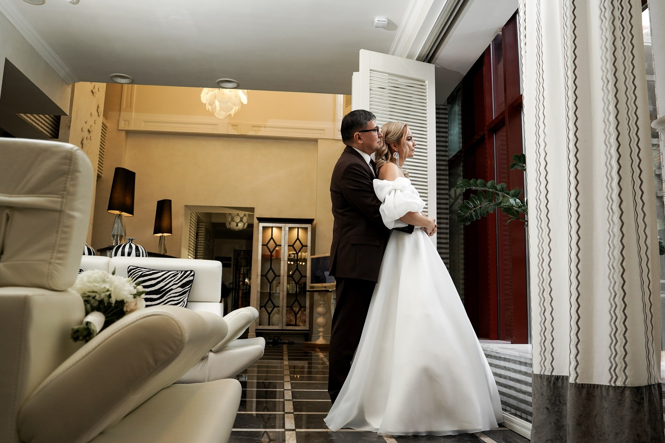 Свадебная фотосессия «4 часа». Отель Резиденция в Ростове-на-Дону. Кадры молодоженов на природе. Фотосессия банкета 1 час. Свадебный фотограф в Ростове-на-Дону. Таинство Крещения и Венчания, семейные фотосессии. Алёна Чёботова