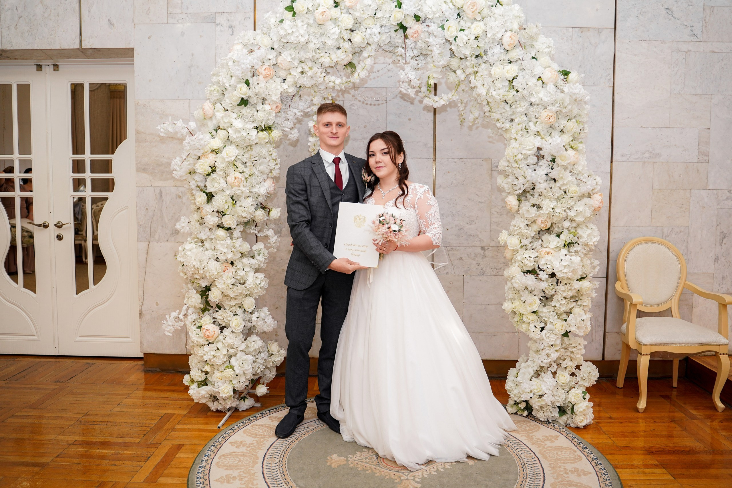 Свадебная фотосессия в Кировском ЗАГСе в Ростове-на-Дону. Фотограф Алёна Чёботова. Свадебный фотограф в Ростове-на-Дону. Таинство Крещения и Венчания, семейные фотосессии. Алёна Чёботова