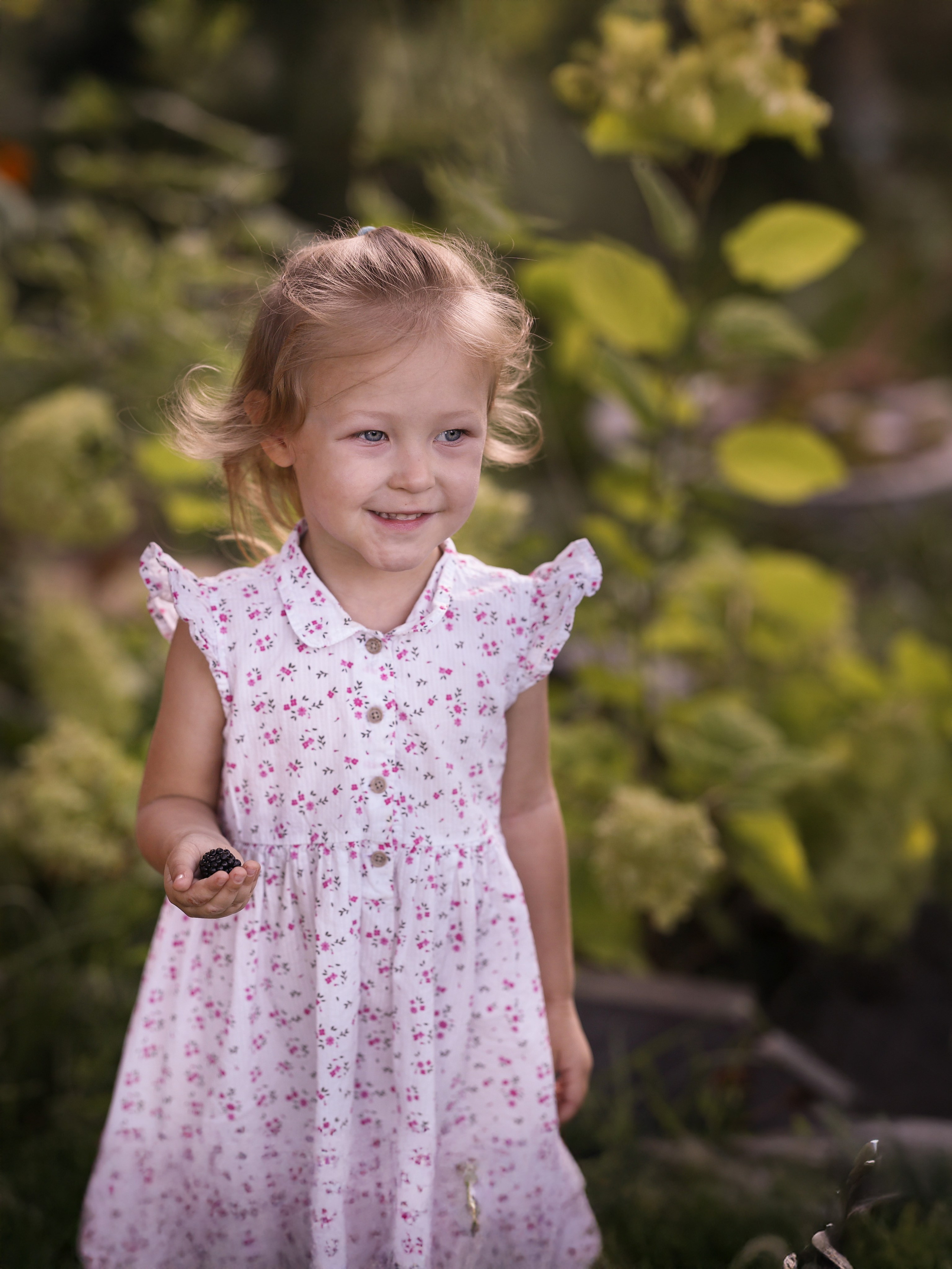 Приключения на даче маленькой Даши. Женский и детский фотограф в Саратове Ольга Зиброва