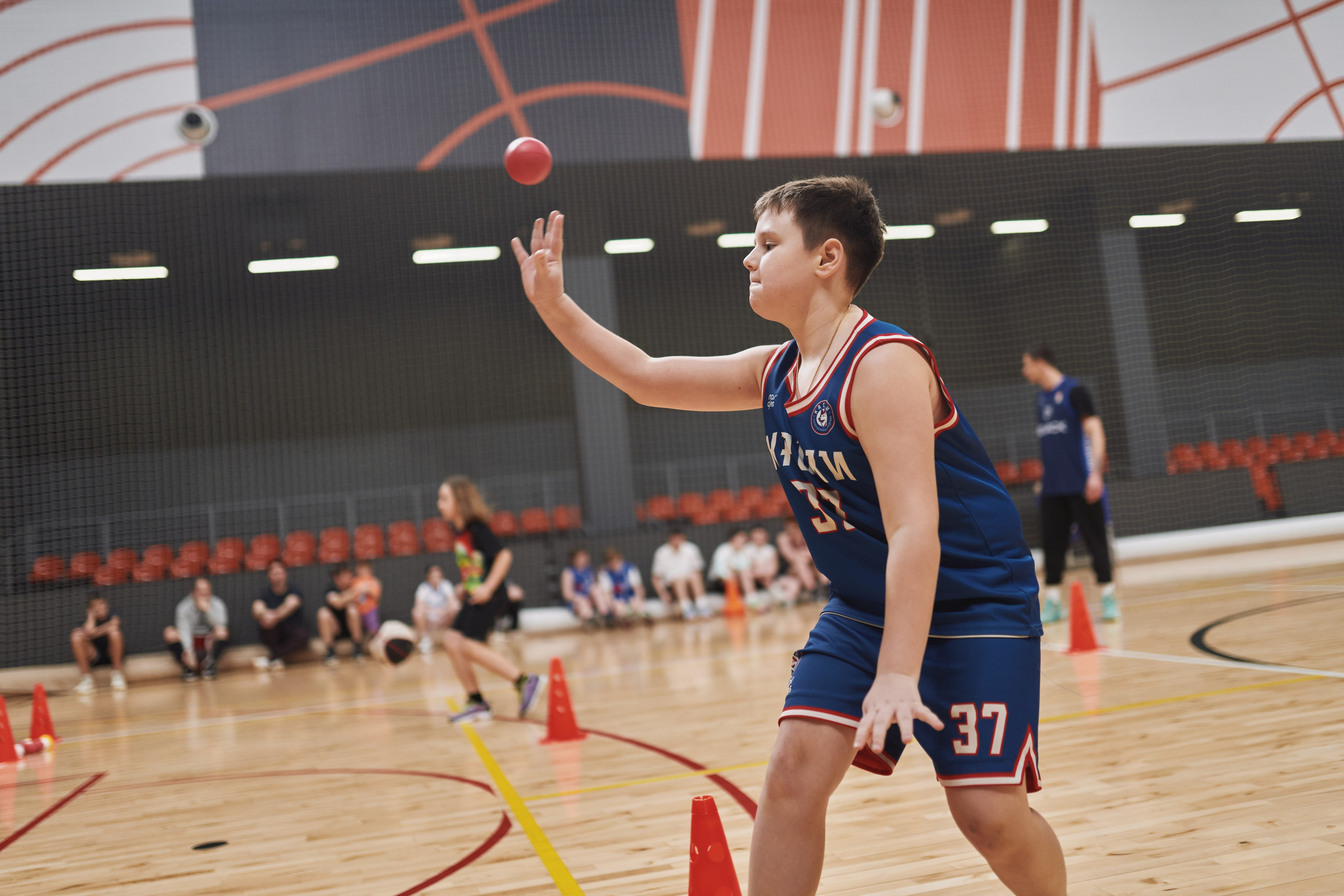 Новогодний баскетбол 2025. Детская лига. Евгений Бреча. Коммерческий и бэкстейдж фотограф в Москве