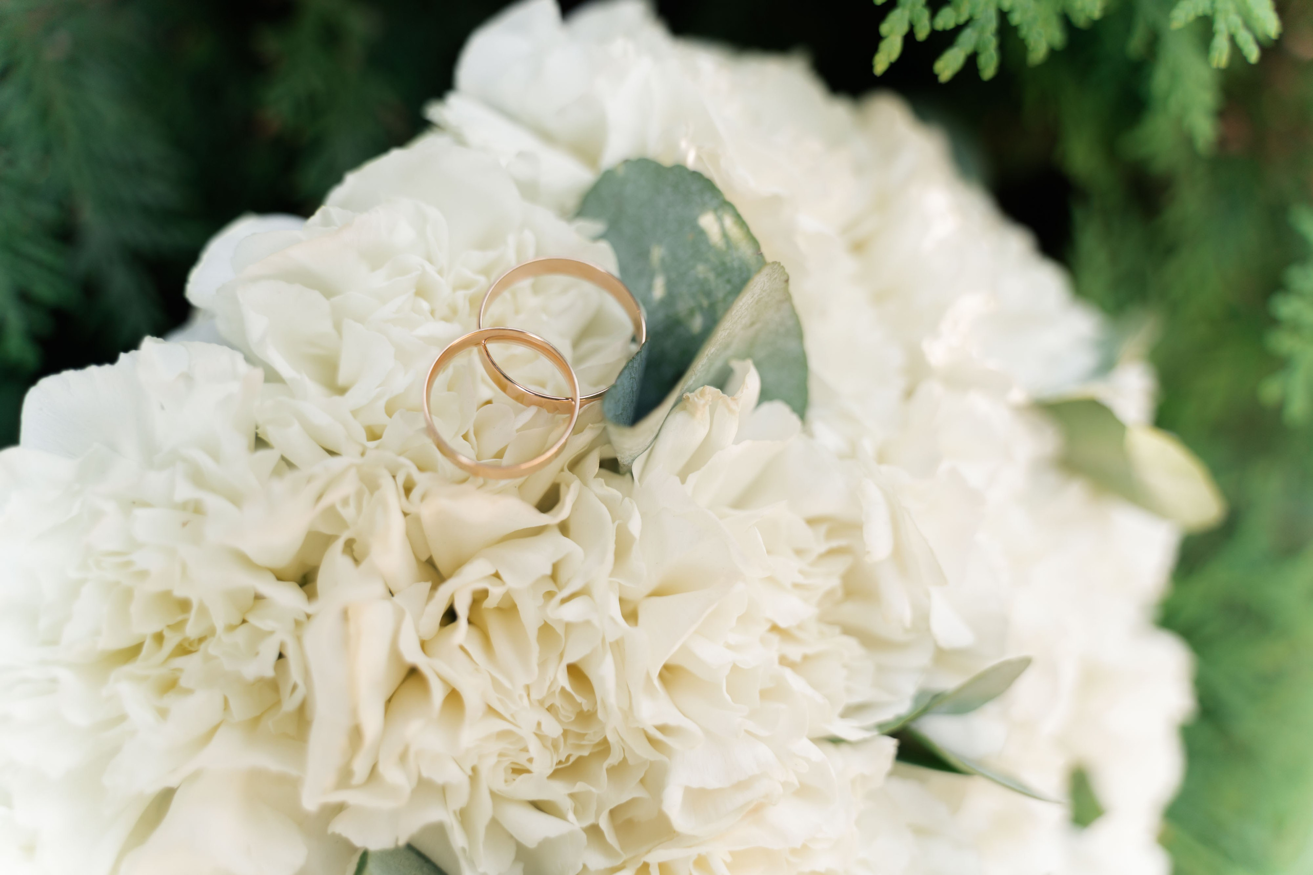 Свадебный букет невесты и кольца
