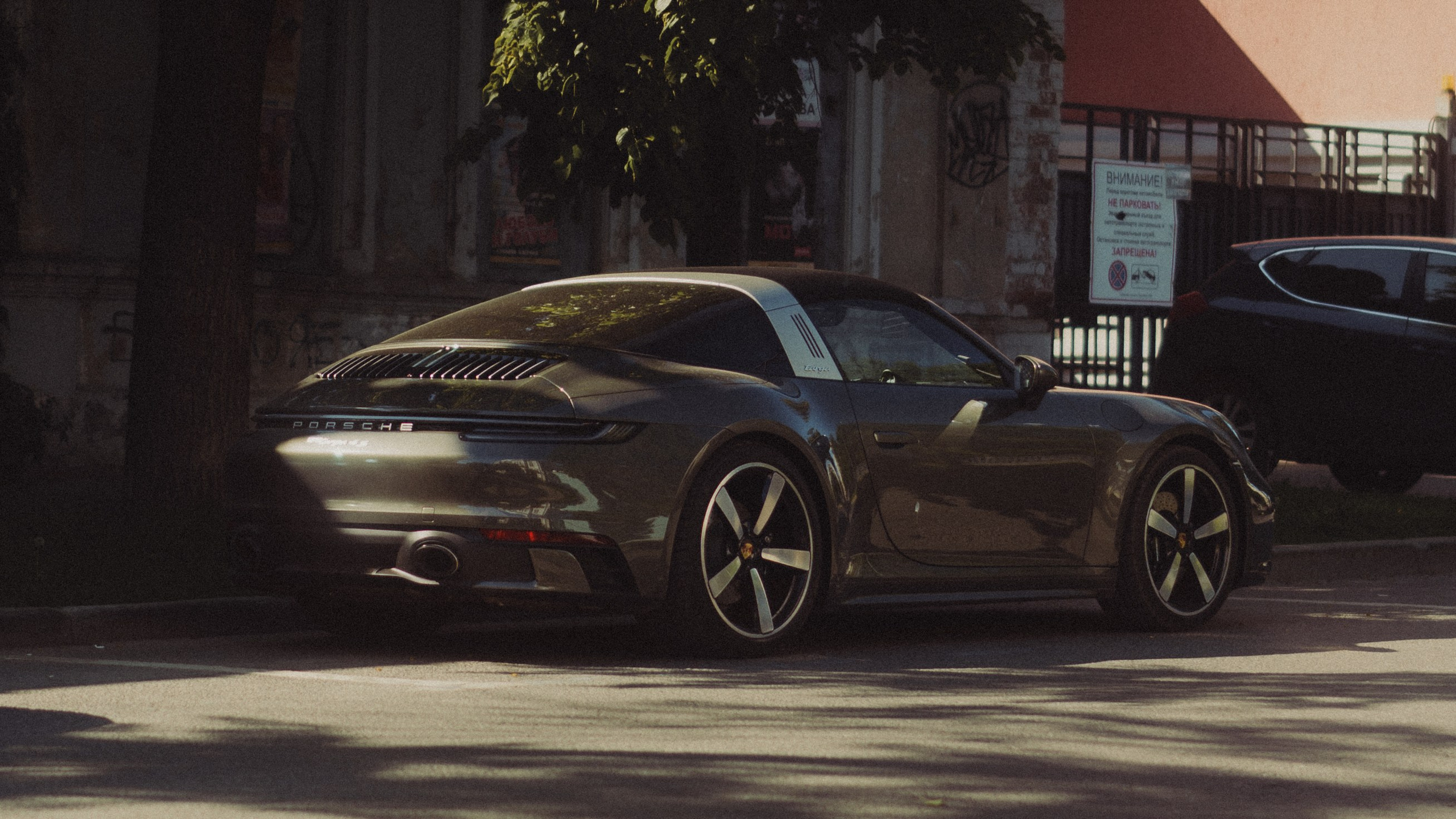 Photoshoot of Porsche 911 Targa 4S in Kazan — Anton Avanzato