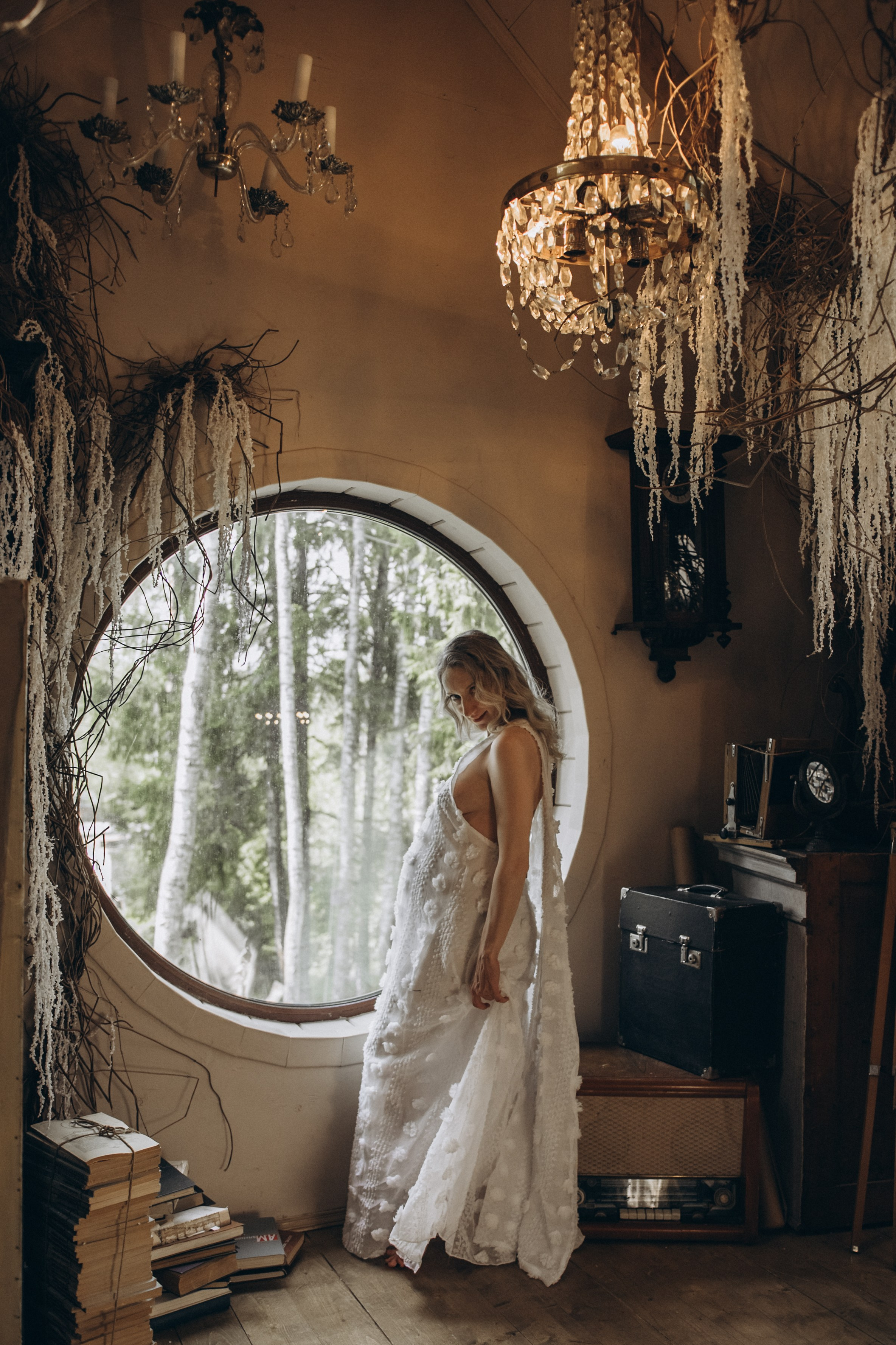 На заброшенном чердаке. Гаврилова Настя семейный фотограф lifestyle в Москве