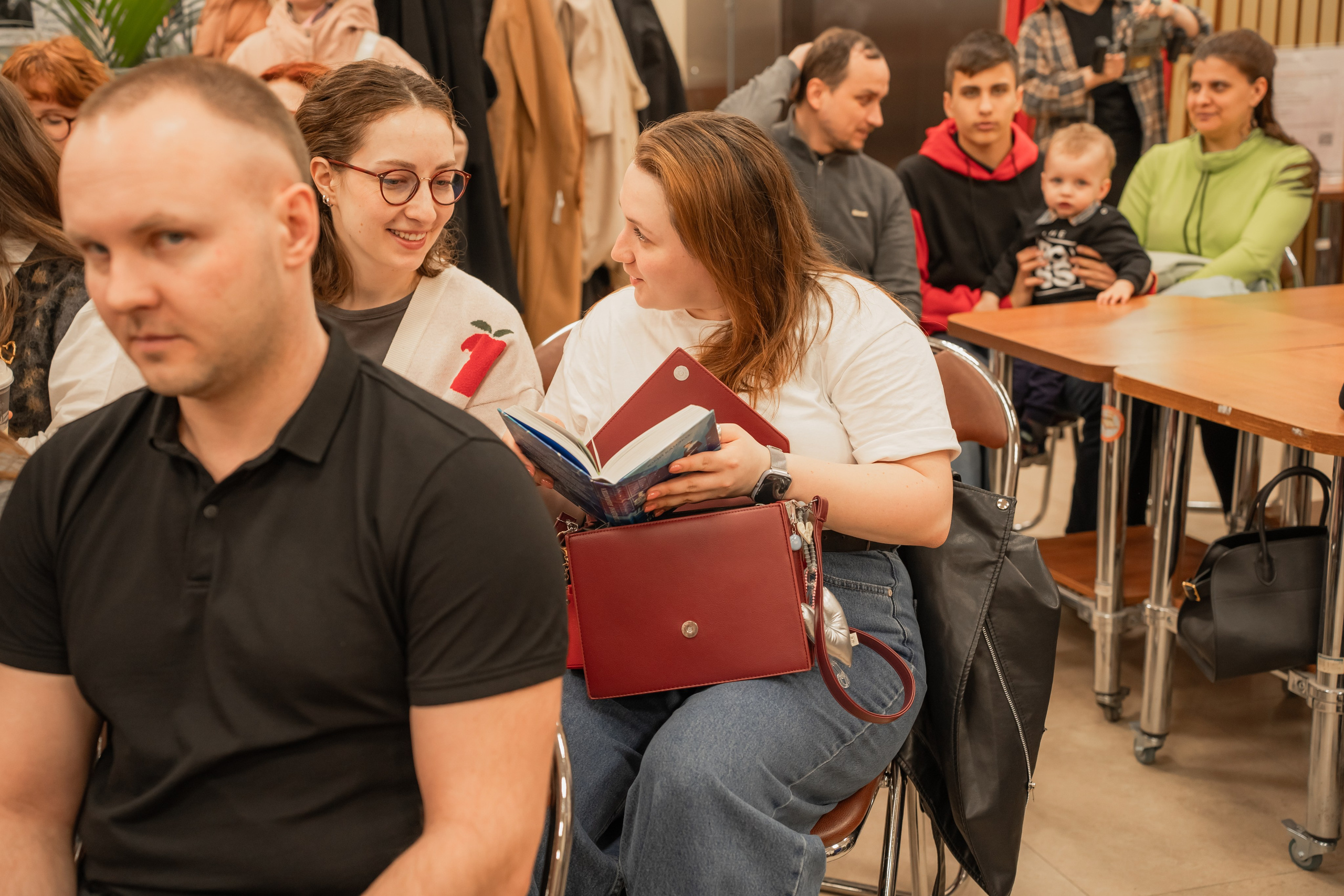 Презентация книги «Человек за бортом», автор София Цой. Репортажный фотограф Анастасия Рубцова