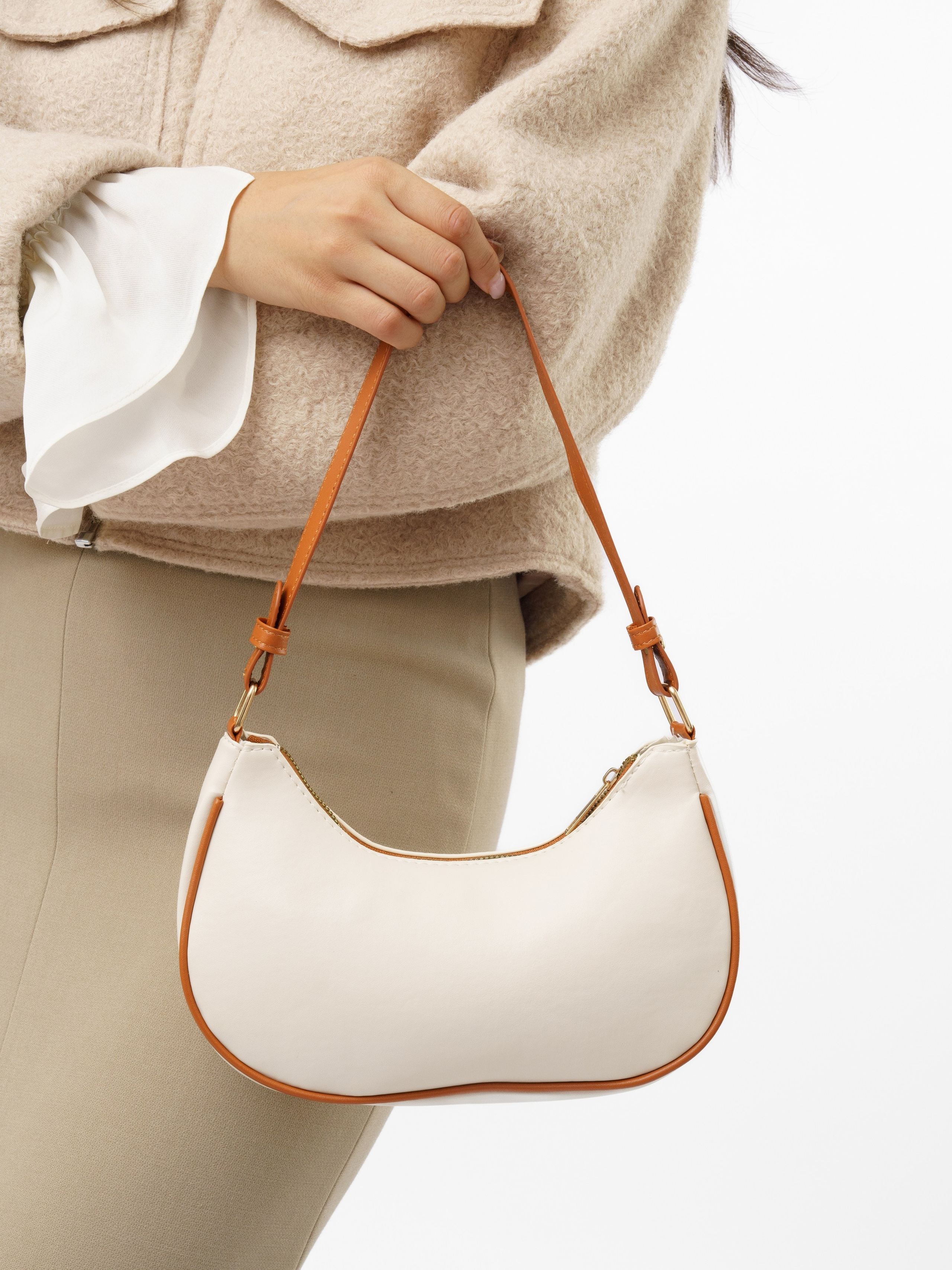 Съемка сумок со стилистом. KED Production — продакшн из СПб. Создаём фото, видео и контент, который помогает брендам и селлерам продавать больше