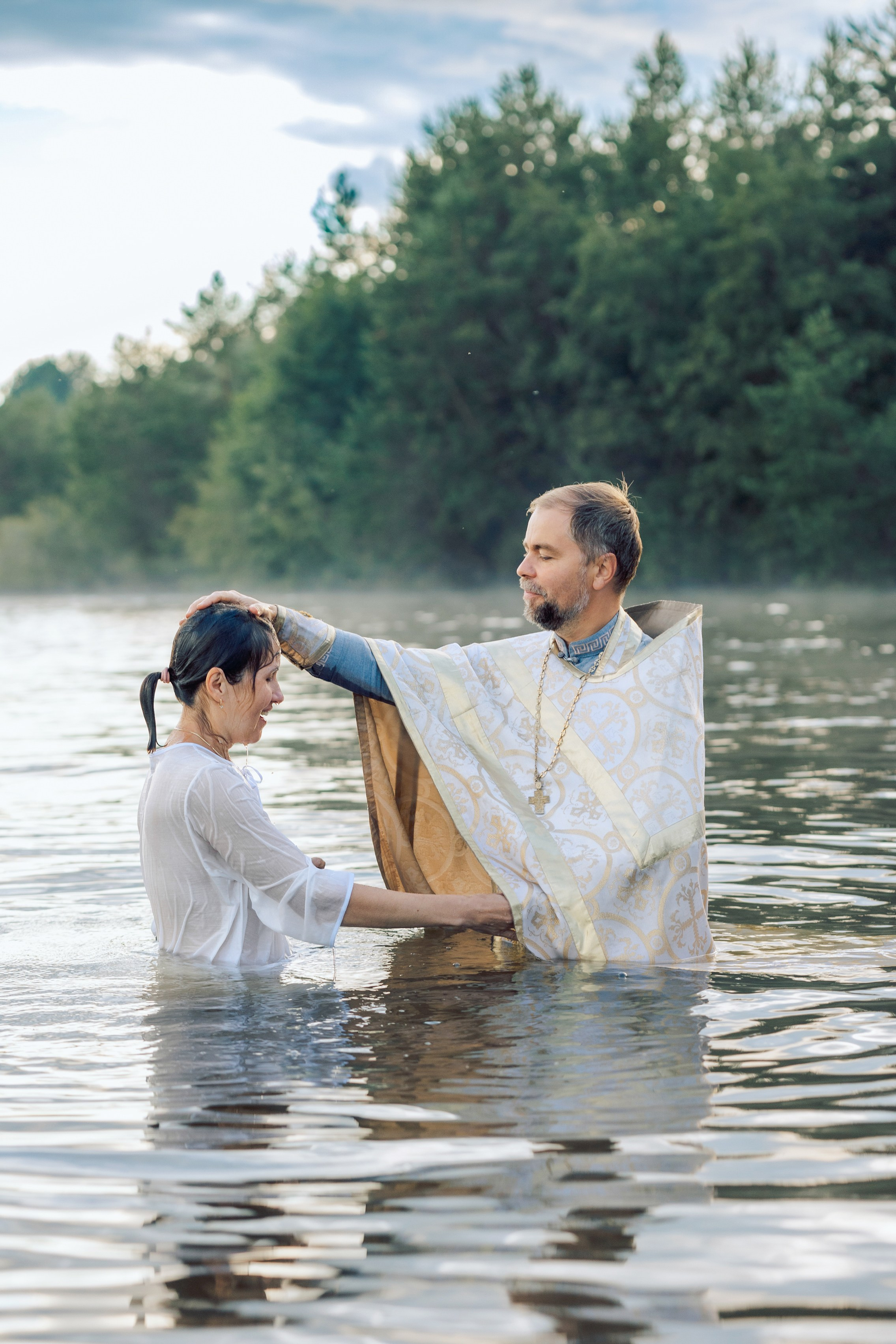 Фотографии момента погружения в купель (Таинство крещения). Moscow_CPC