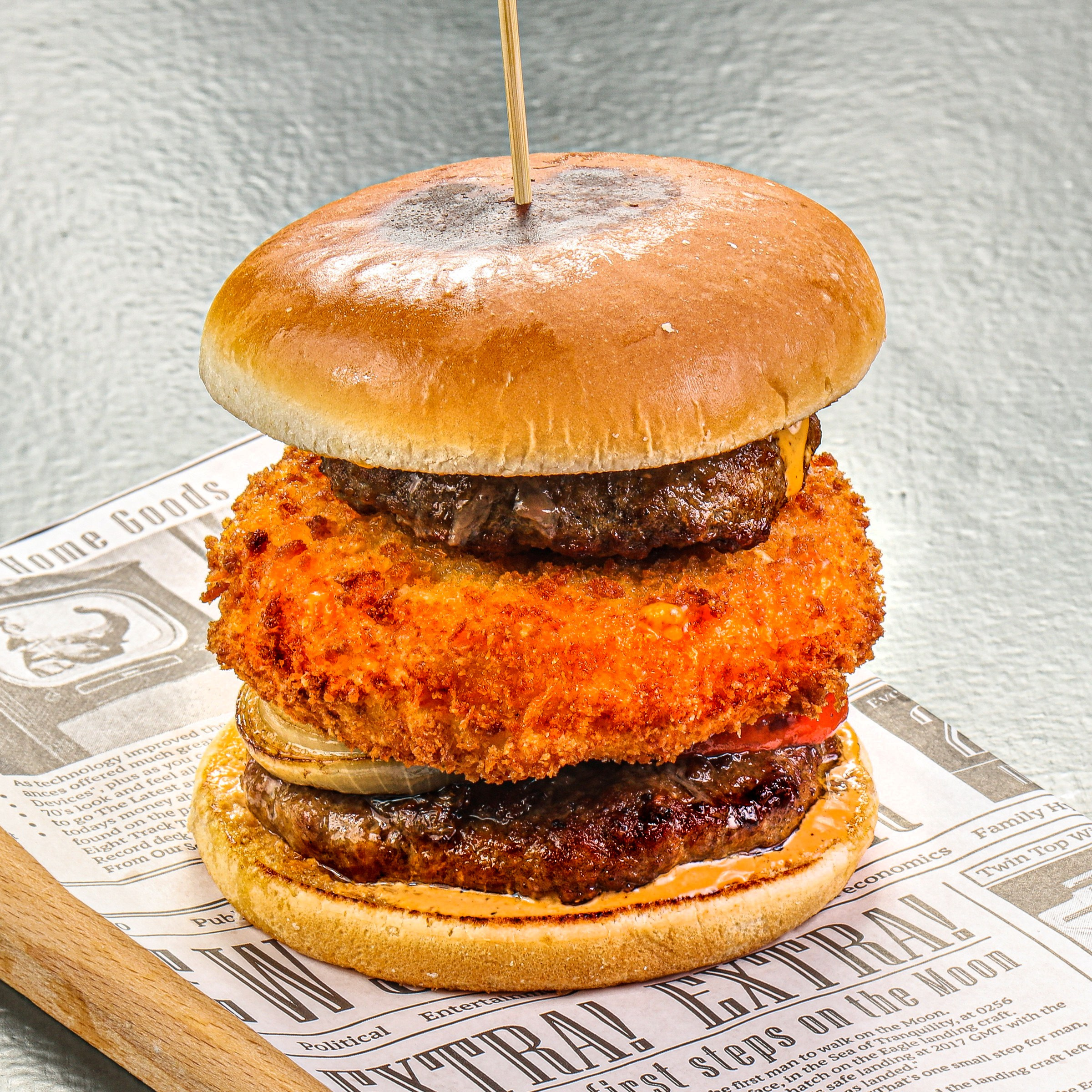 Фотосъемка бургеров и гамбургеров. Заказ по тел.: +7 (906) 006-90-22. Фуд-фотограф Андрей Старостин — съемка еды в Москве. 9000 руб. в час