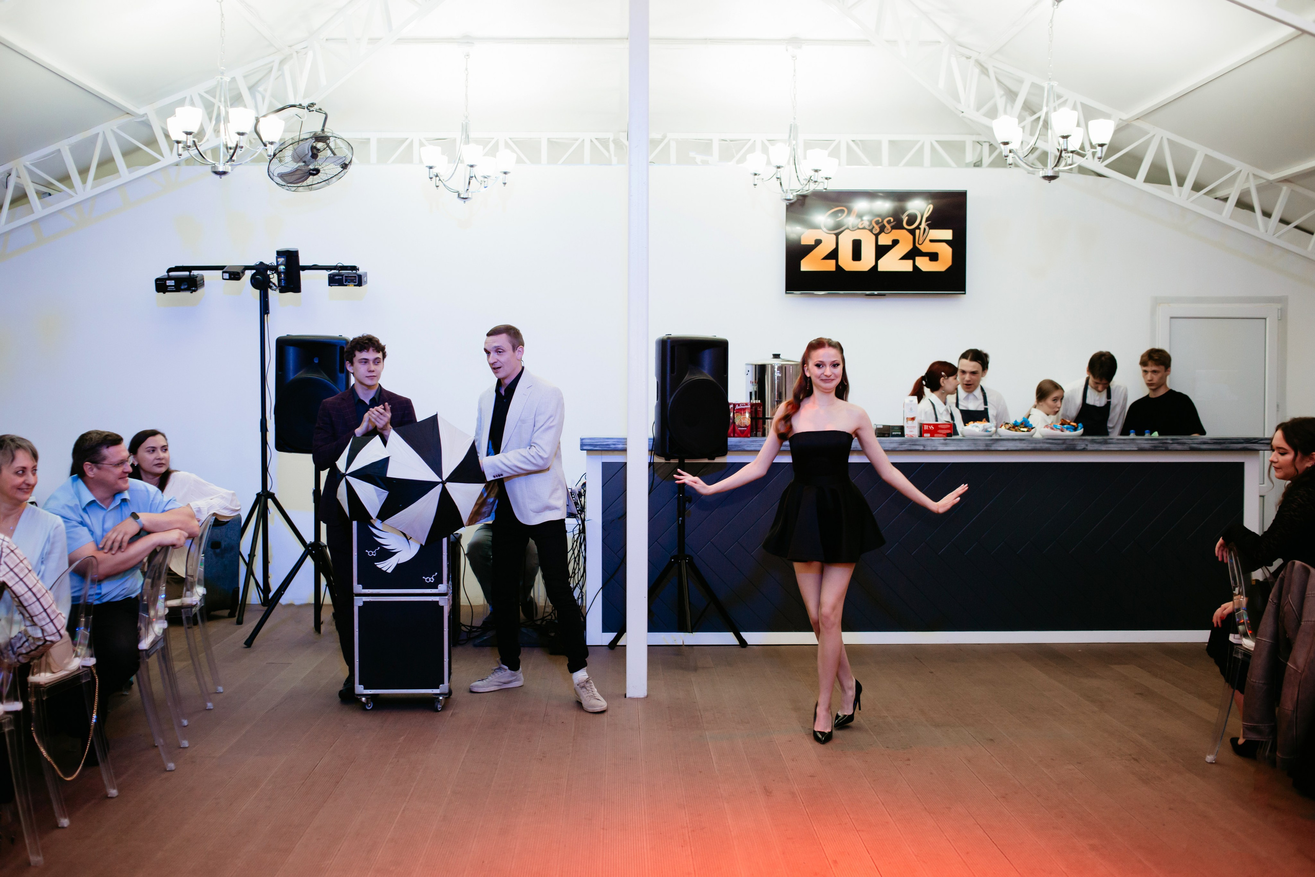 Выпускной 2025 (41 школа) 11 класс. Фотограф в Челябинске Ополихина Анна