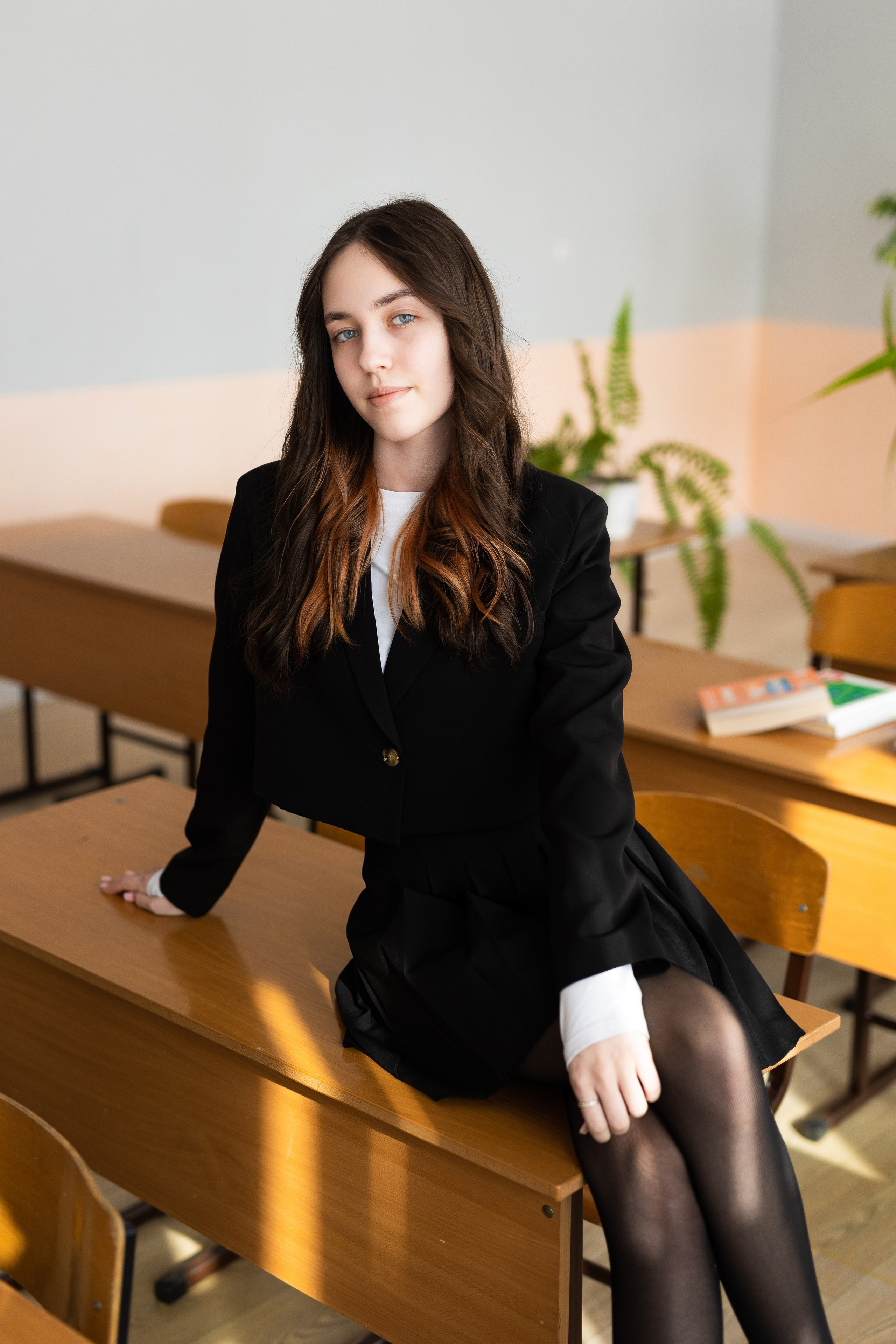 Портреты с естественным светом в интерьере школьного кабинета. Выпускные альбомы и фотокниги в Уфе и РБ