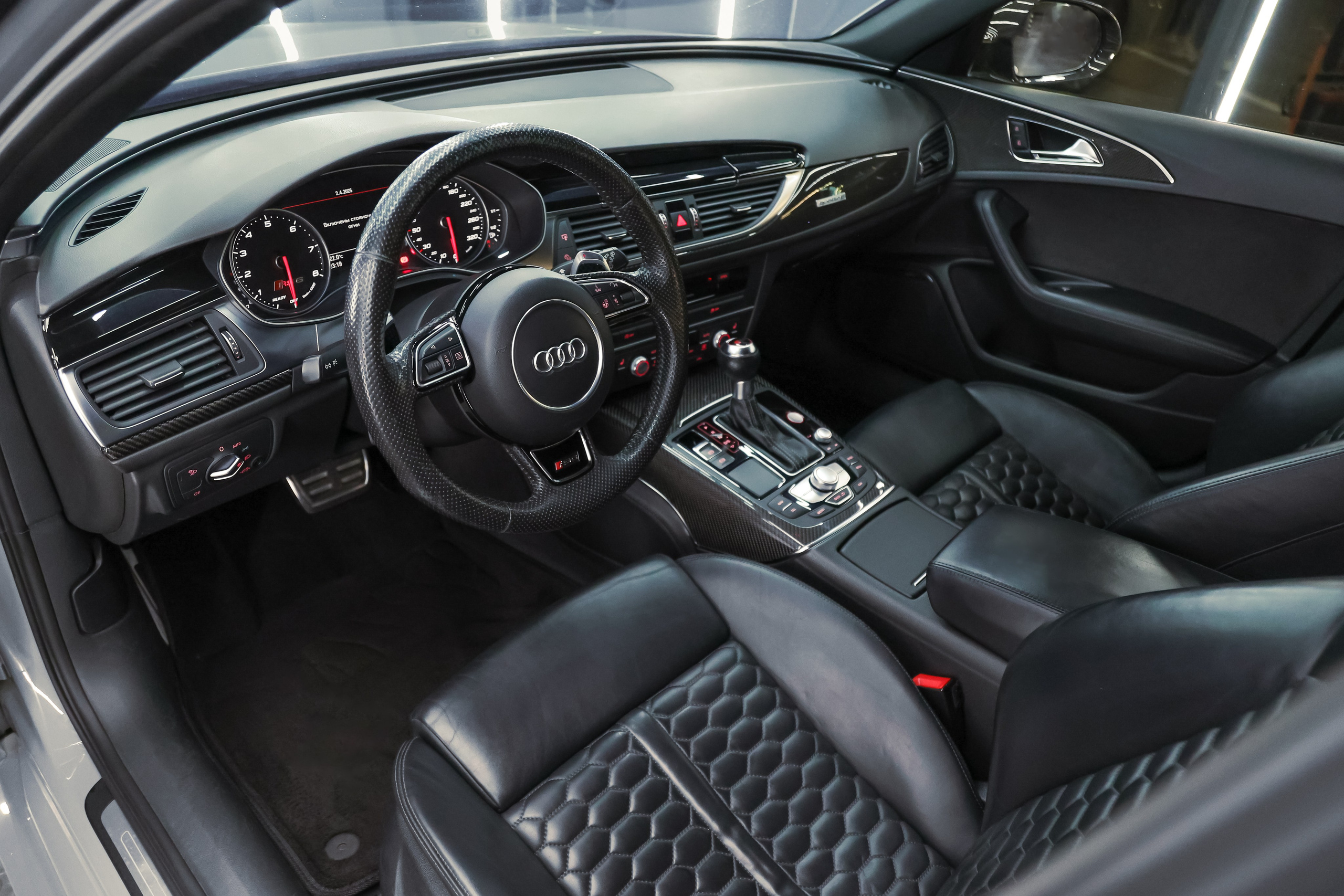2017 AUDI RS6. Mixturecaptures