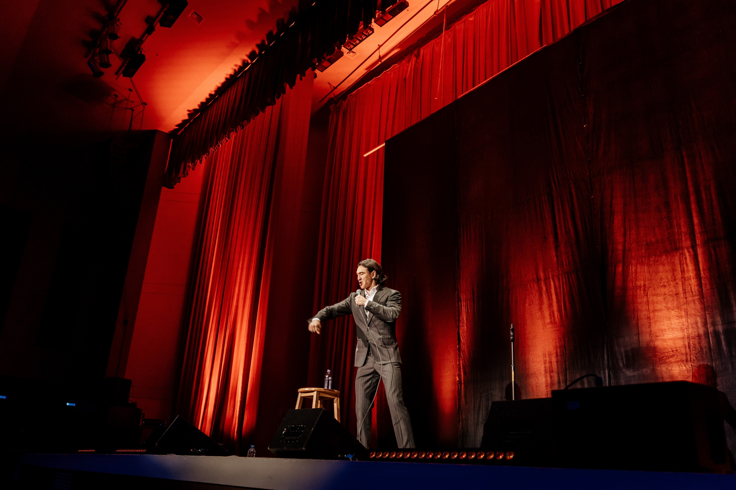 Сольный концерт Нурлана Сабурова. Свадебный и репортажный, фуд фотограф в Новороссийске Евгений Александриди