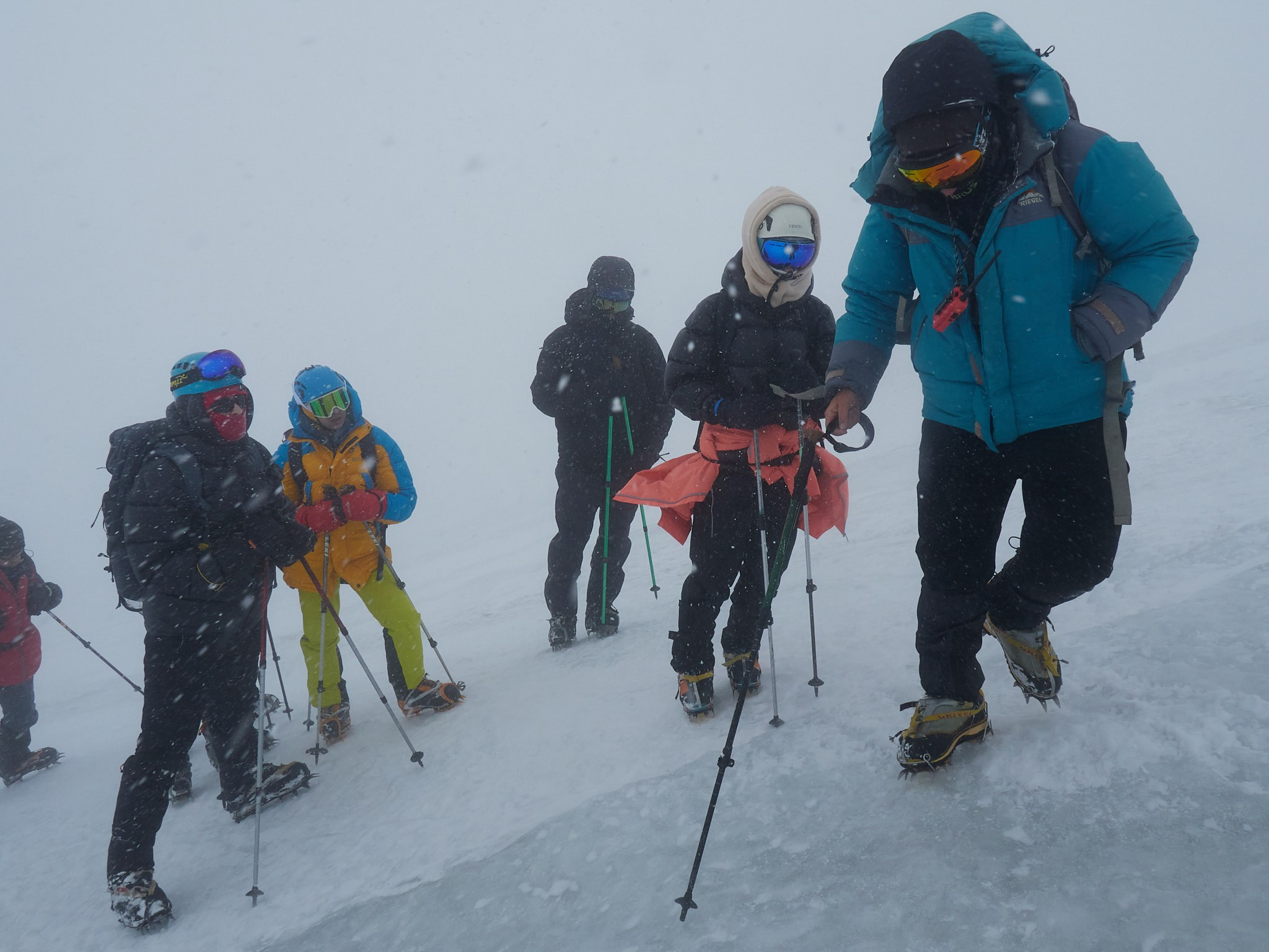 19.04 съемка на Эльбрусе: Выход на скалы Пастухова. Горный, высотный Фотограф на Эльбрусе Георгий
