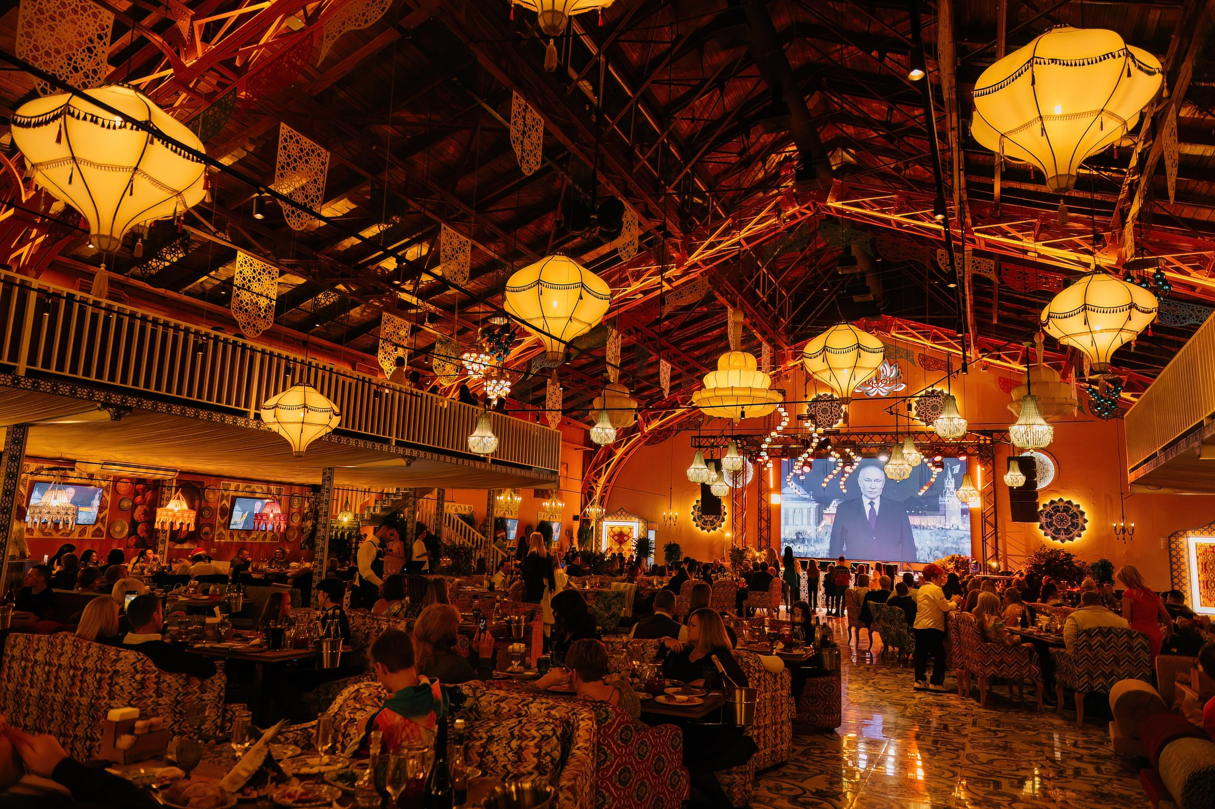 Новогодняя ночь 2024 в ресторане Чайхона ВО. Коммерческий фотограф в Санкт-Петербурге Анна Кобзарь