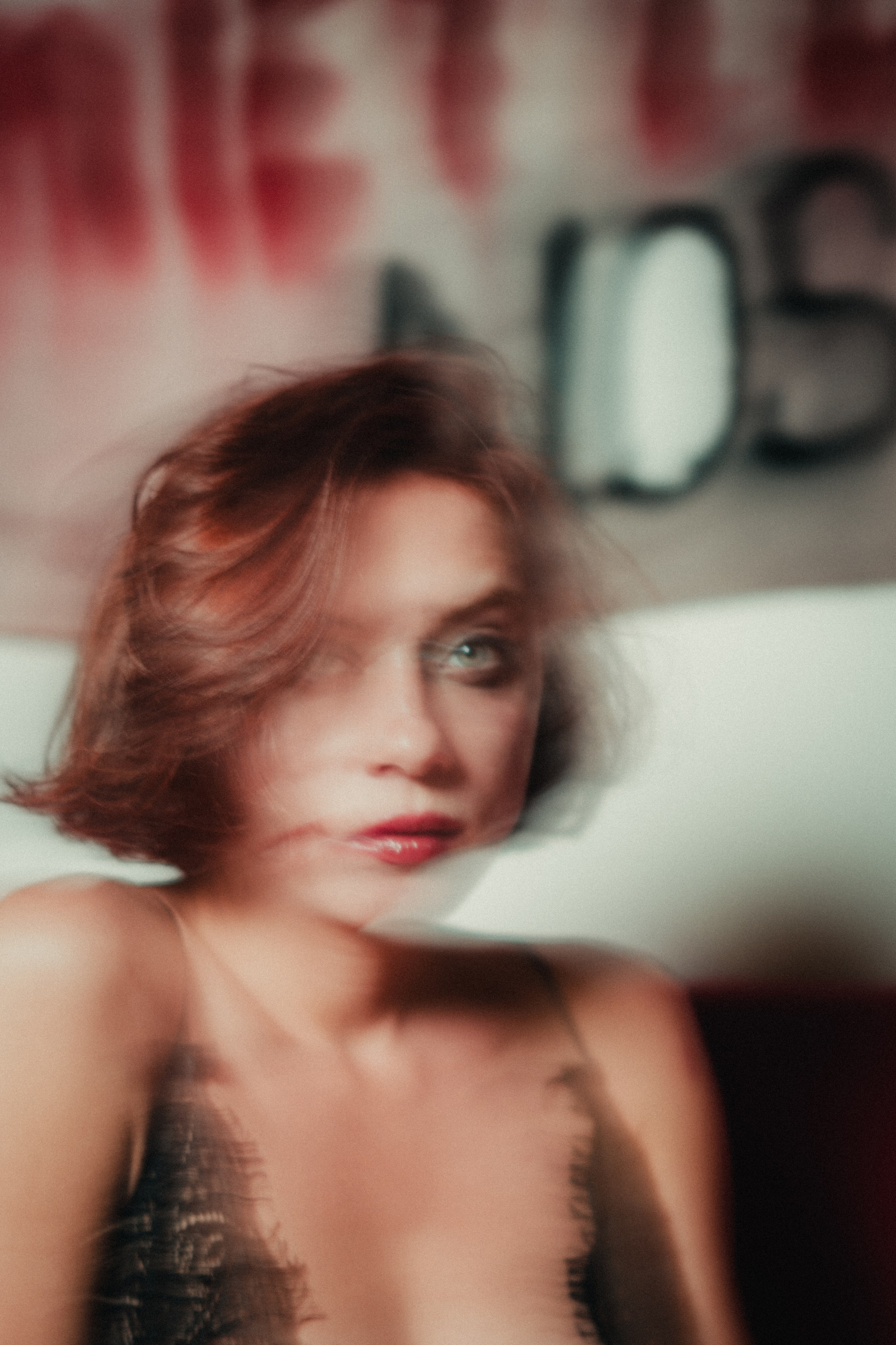 Des millions pour vos bombes des miettes pour nos vies. Фотограф Париж / Photographer Paris