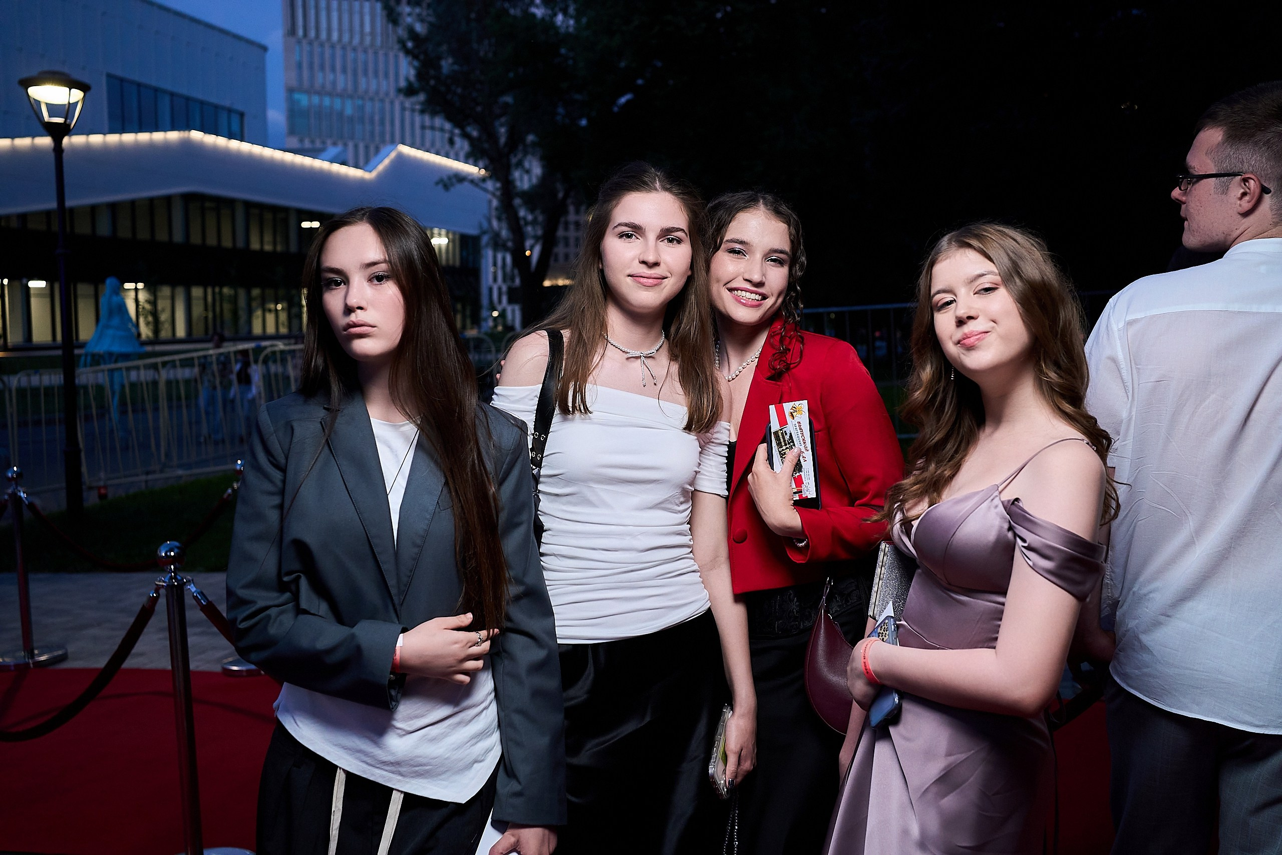 Выпускной 2024 концертный зал Академия ВТБ. Фотограф и Видеограф в Москве. Олег Корушев