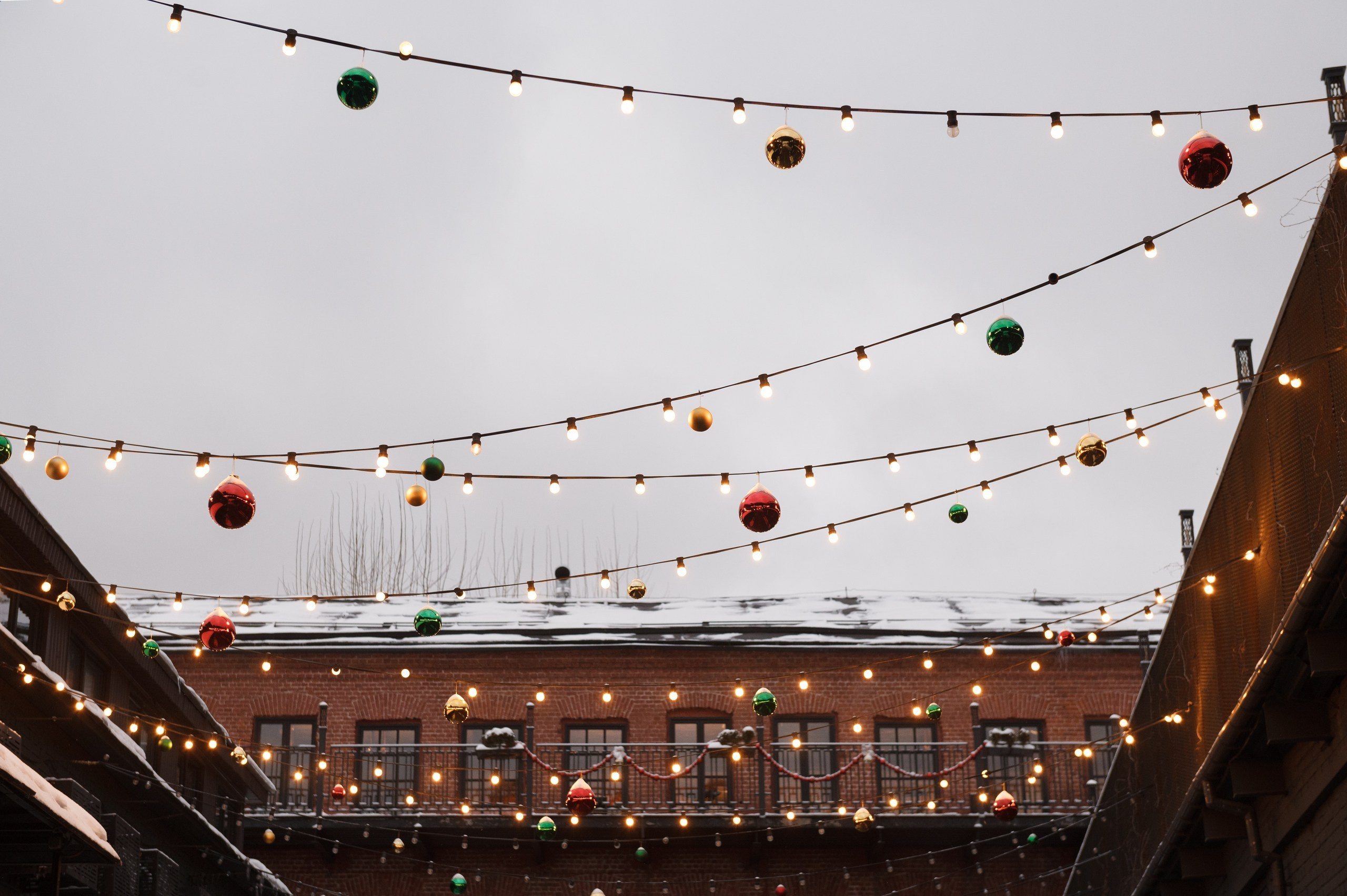 Новогодний корпоратив в стиле Неоновая вечеринка. Праздничное агентство ПИОН