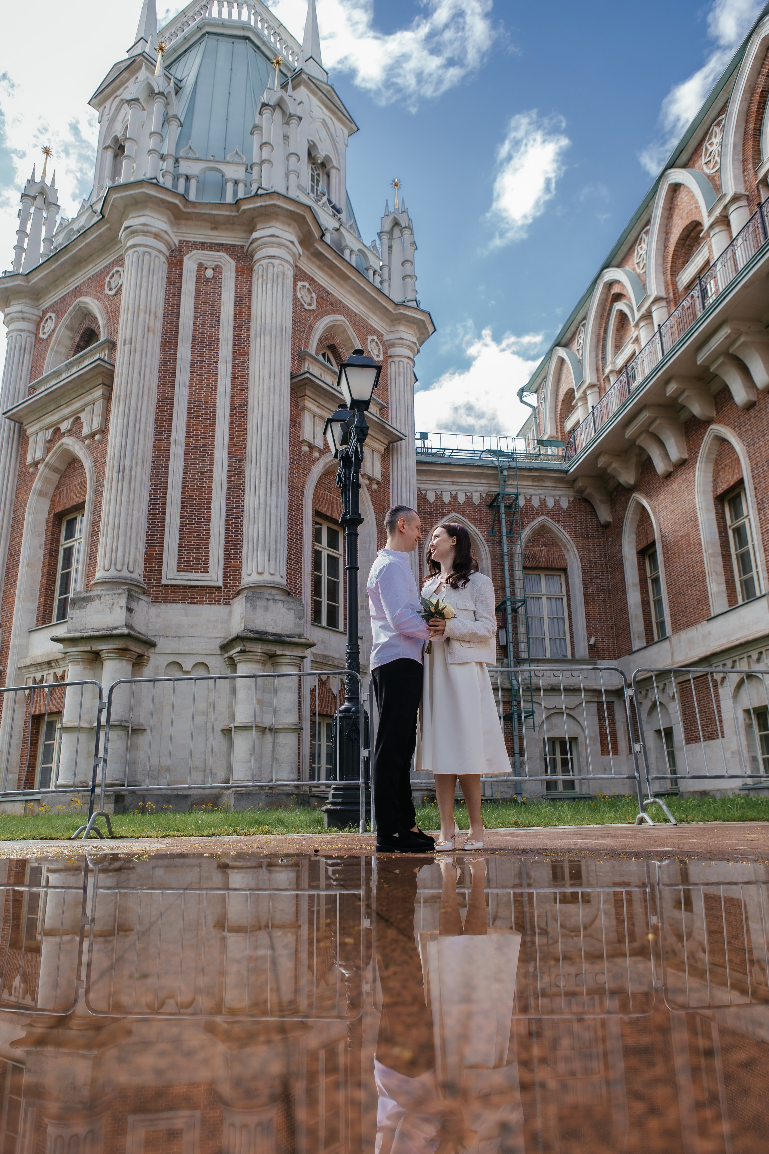 Свадебная фотопрогулка в музее заповеднике Царицыно. Свадебный фотограф в Москве