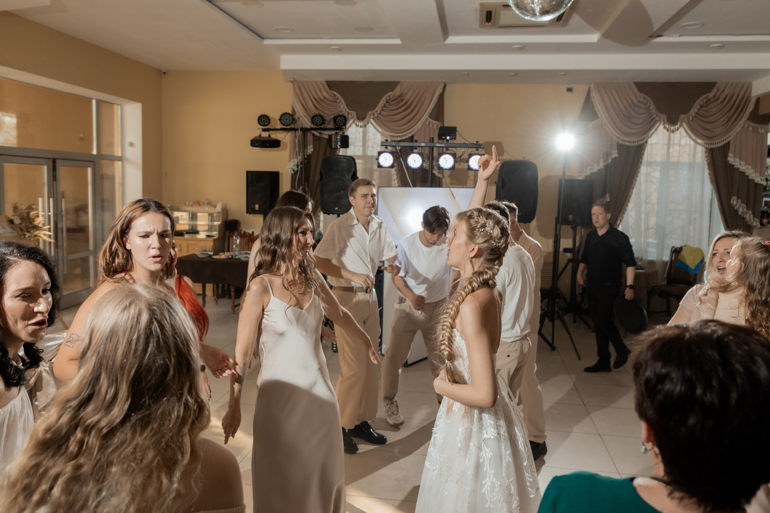 Роман и Александра (банкет). Свадебный фотограф Ангелина Сунгатулина | Саратов | Балаково | Вольск