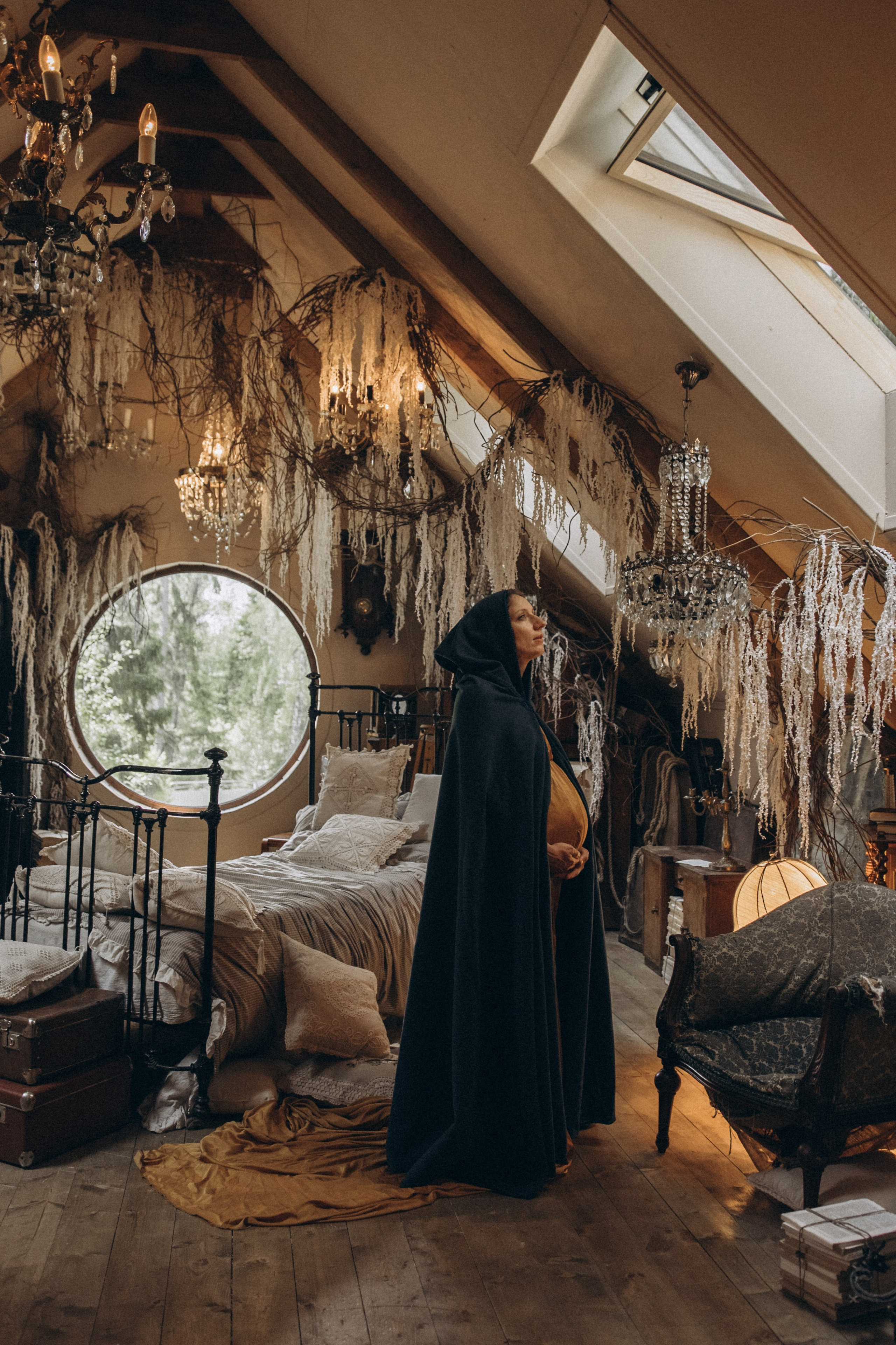 На заброшенном чердаке. Гаврилова Настя семейный фотограф lifestyle в Москве