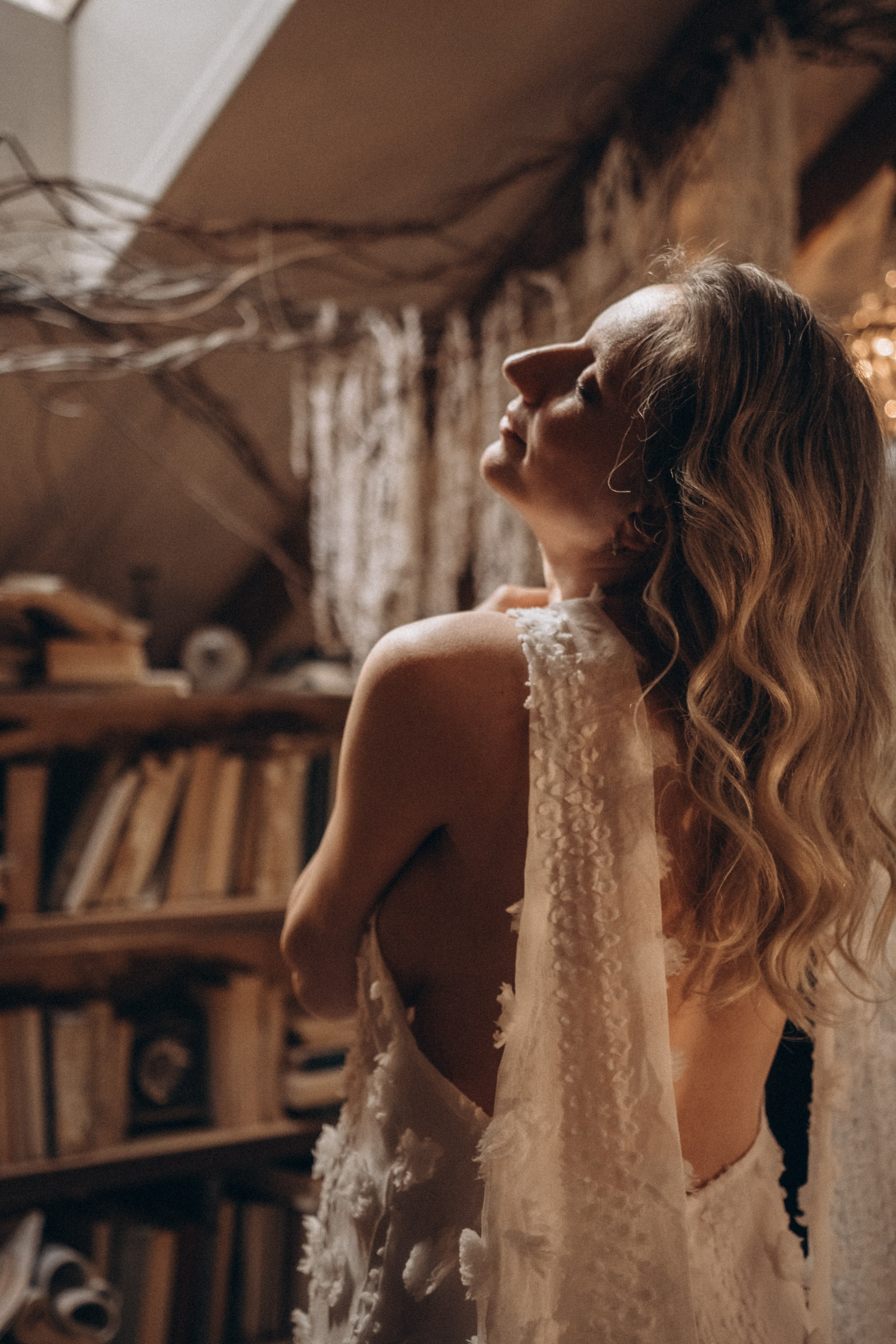 На заброшенном чердаке. Гаврилова Настя семейный фотограф lifestyle в Москве