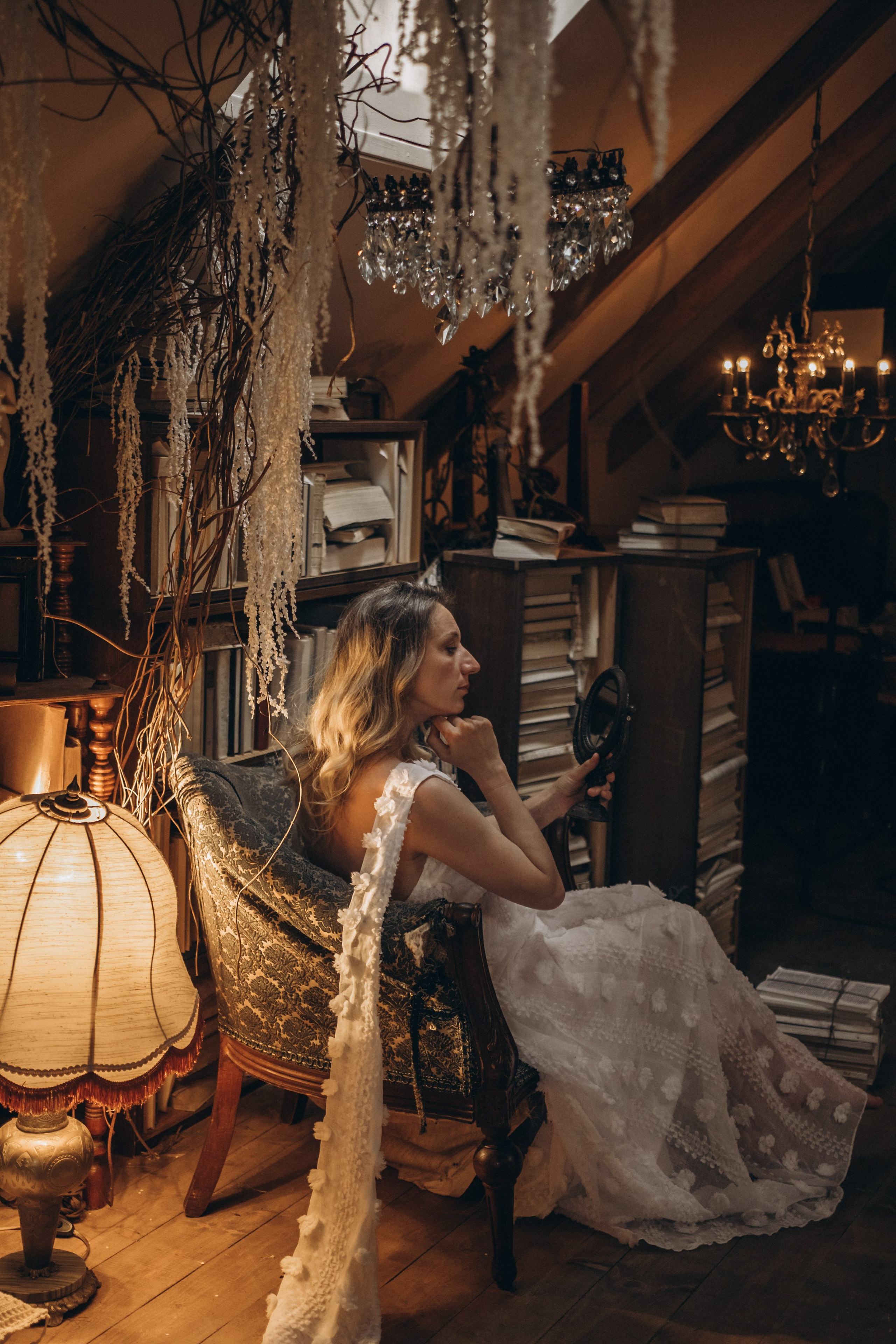 На заброшенном чердаке. Гаврилова Настя семейный фотограф lifestyle в Москве