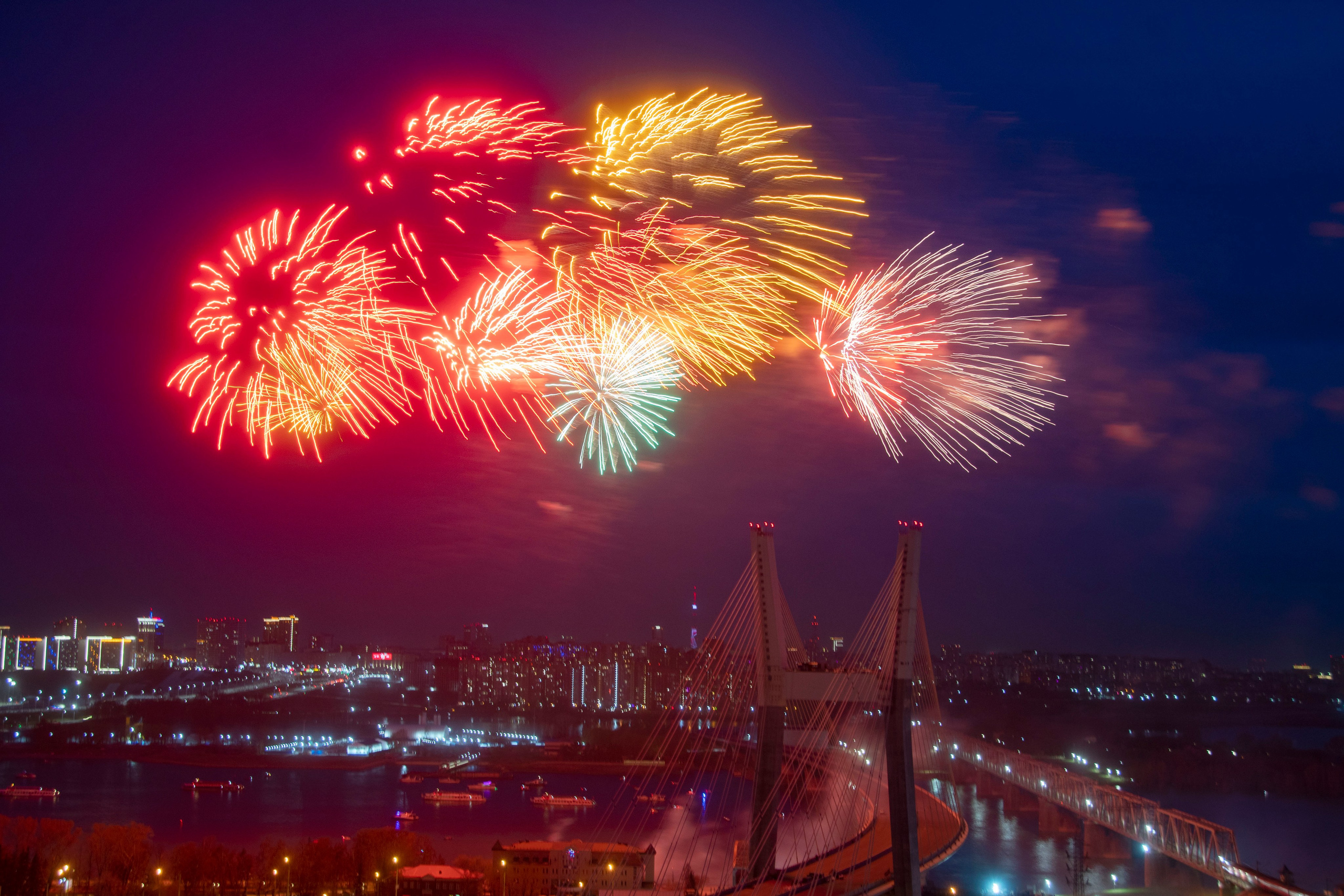 Город. Пейзаж. Природа. Салют. Репортажный и детский фотограф в Новосибирске