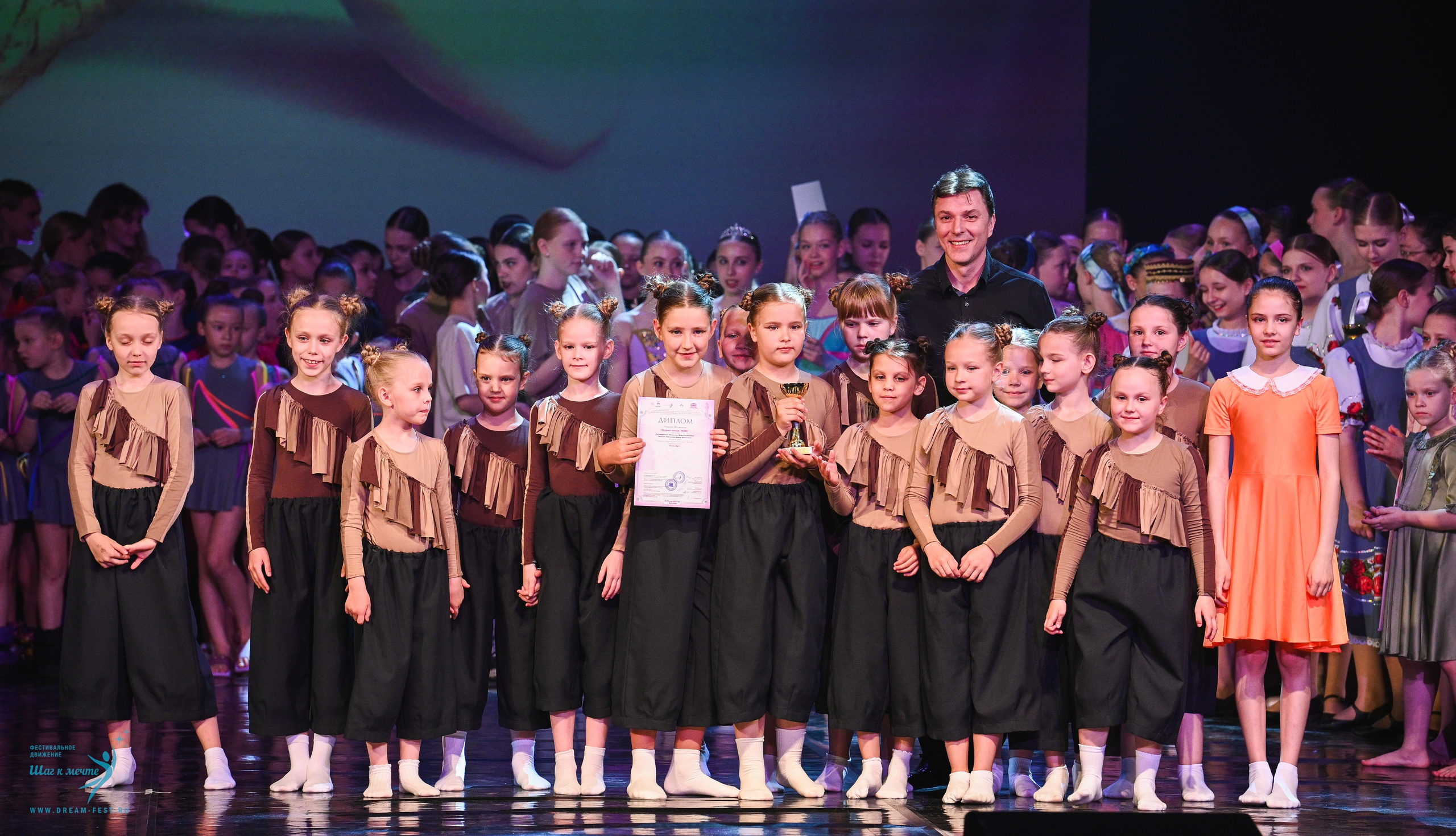 24.05.2025 «Мир под названием — Искусство танца» Фестивальное движение «Шаг к мечте» г. Кострома. Медиастудия Фото Концепт