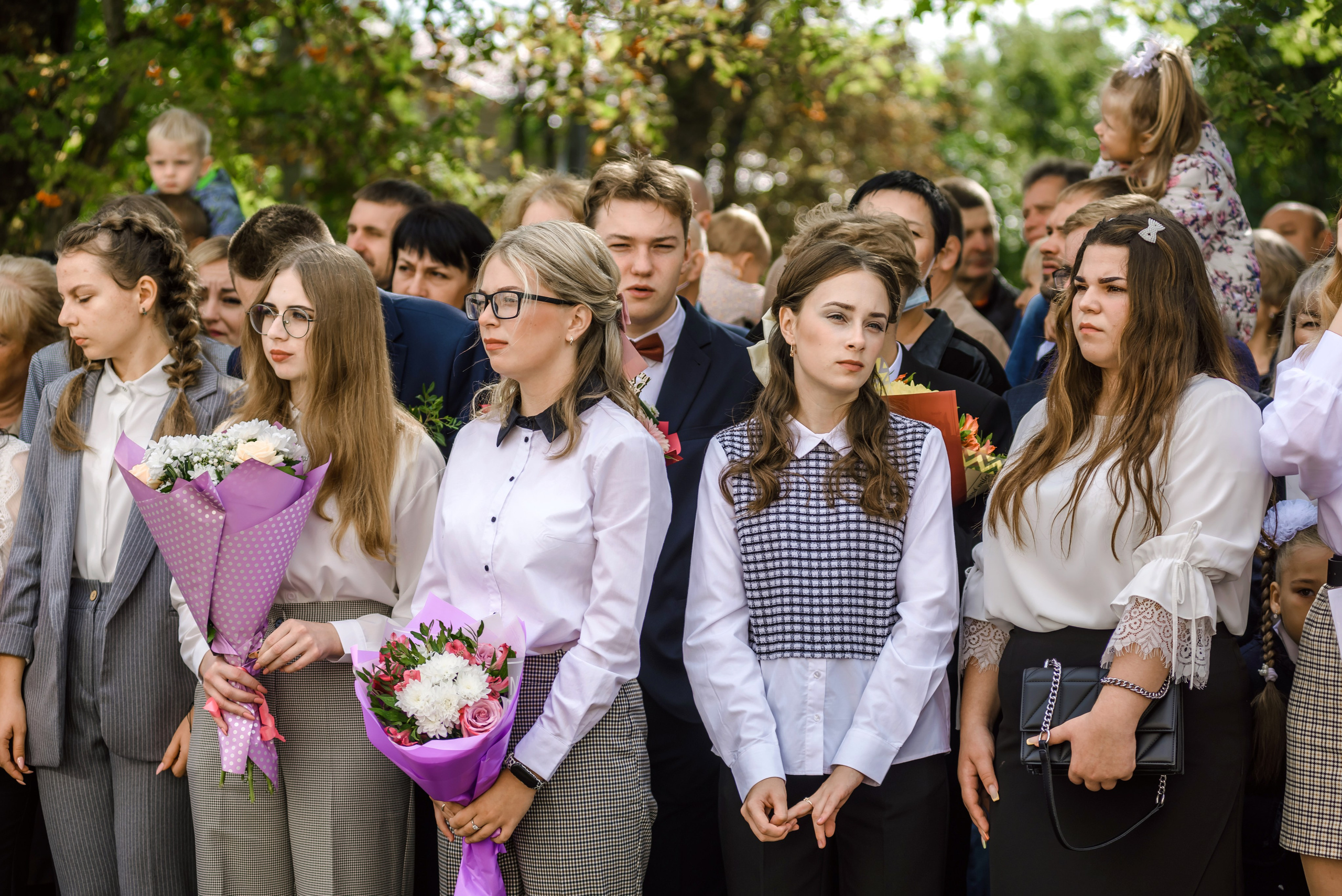 Линейка 11-е классы 2023. Фотограф Галина Лисанова, г. Брянск