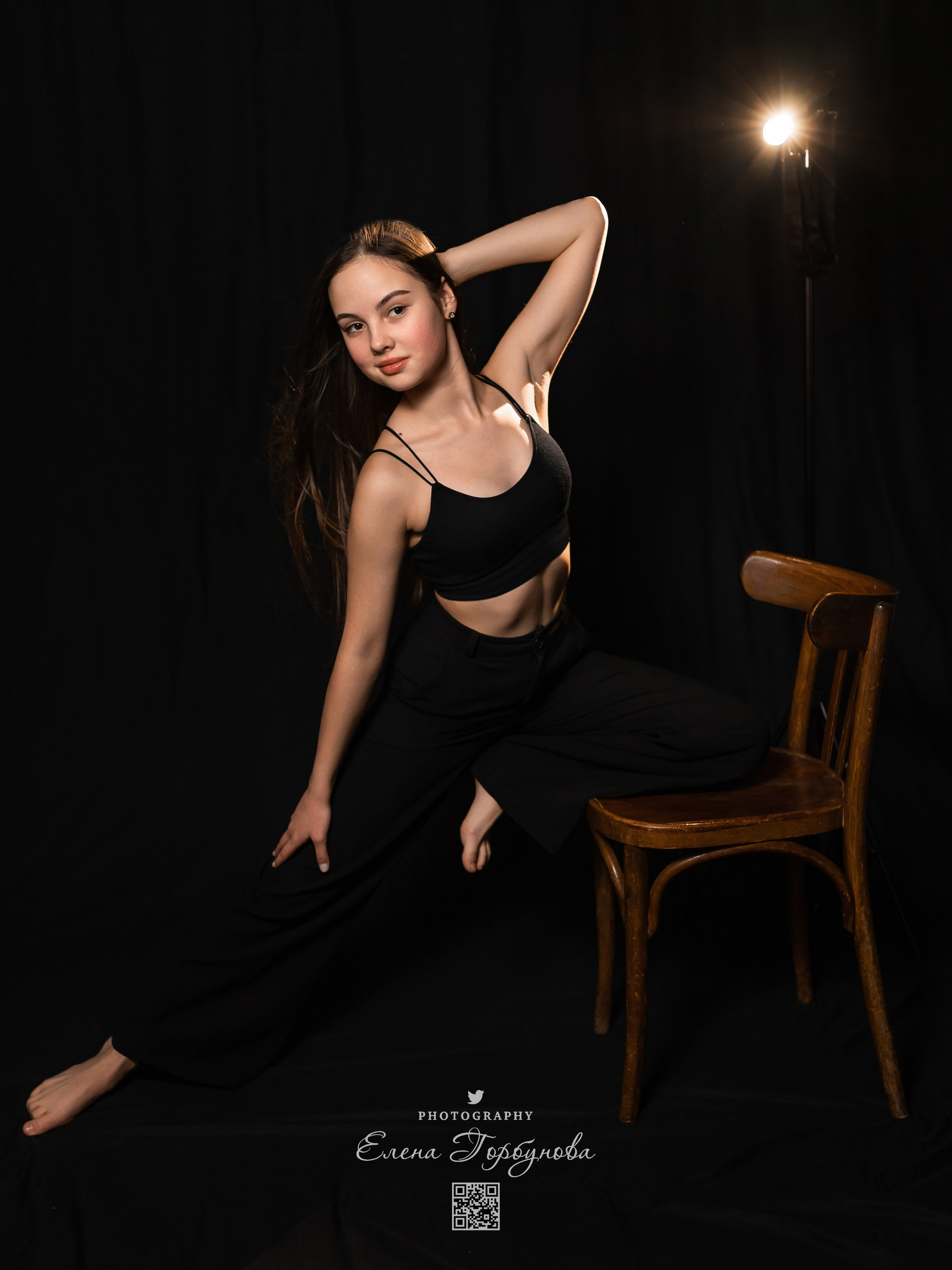 Моя студия. Полина и стул. Январь 2024. Фотограф Пермь. Свадьбы. Семья и дети, школа, д. сад. Фотокниги