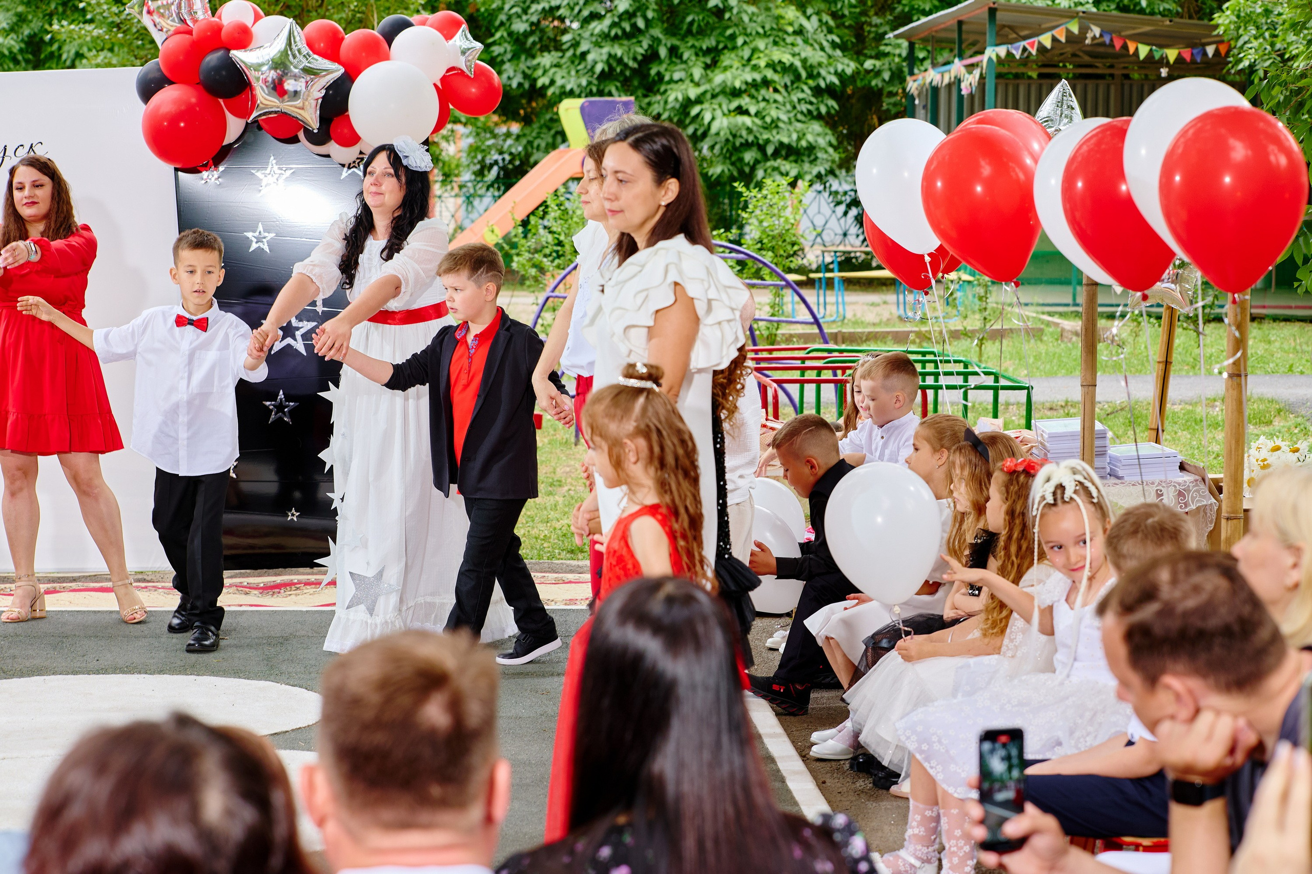 Выпускной 45 сад. Фотограф Выпускные альбомы Таганрог Сергей Коробченко