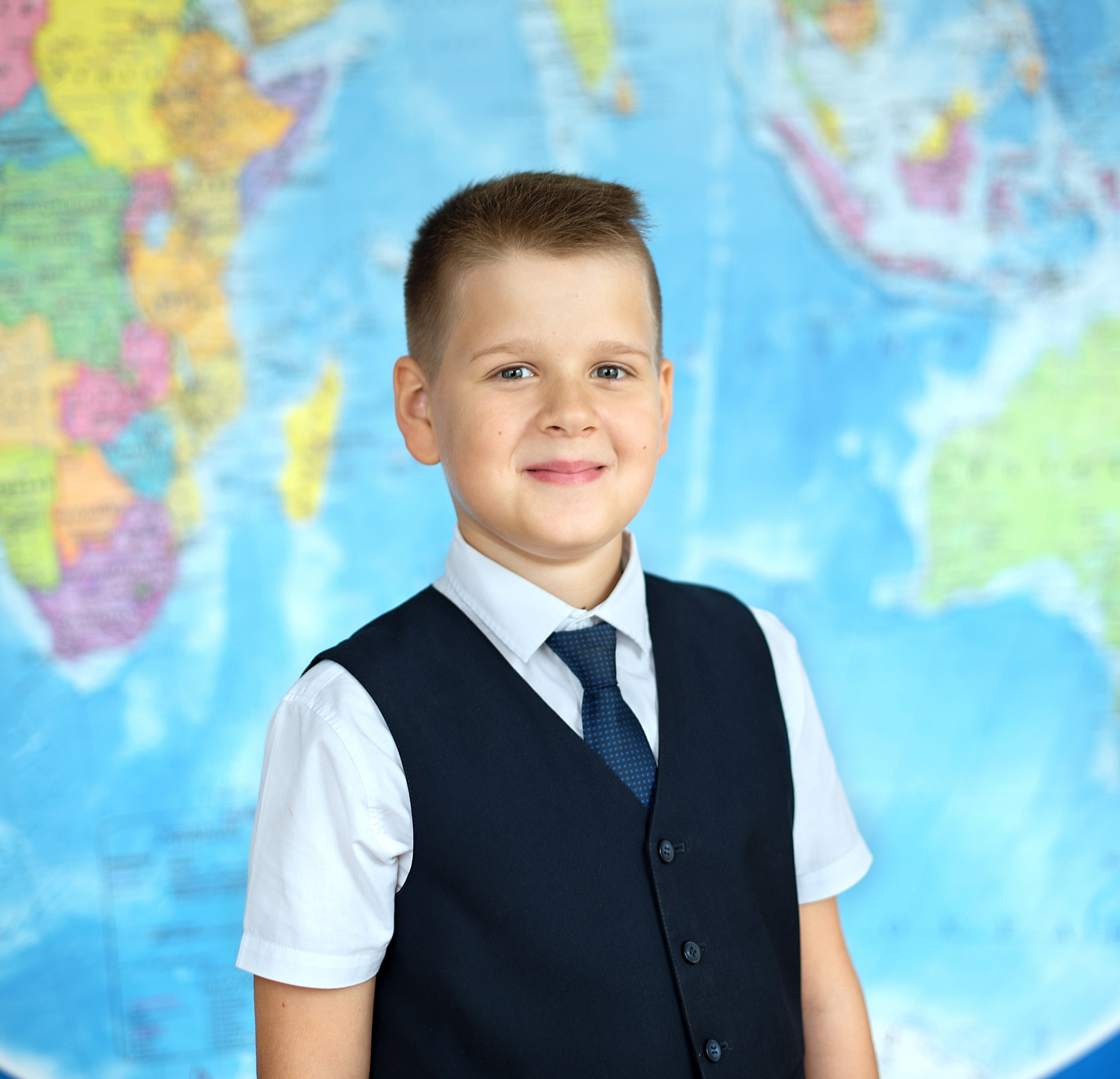 Пример съемки для выпускного альбома с наполнением «стандарт». Выпускные альбомы для школ и детских садов в Иваново