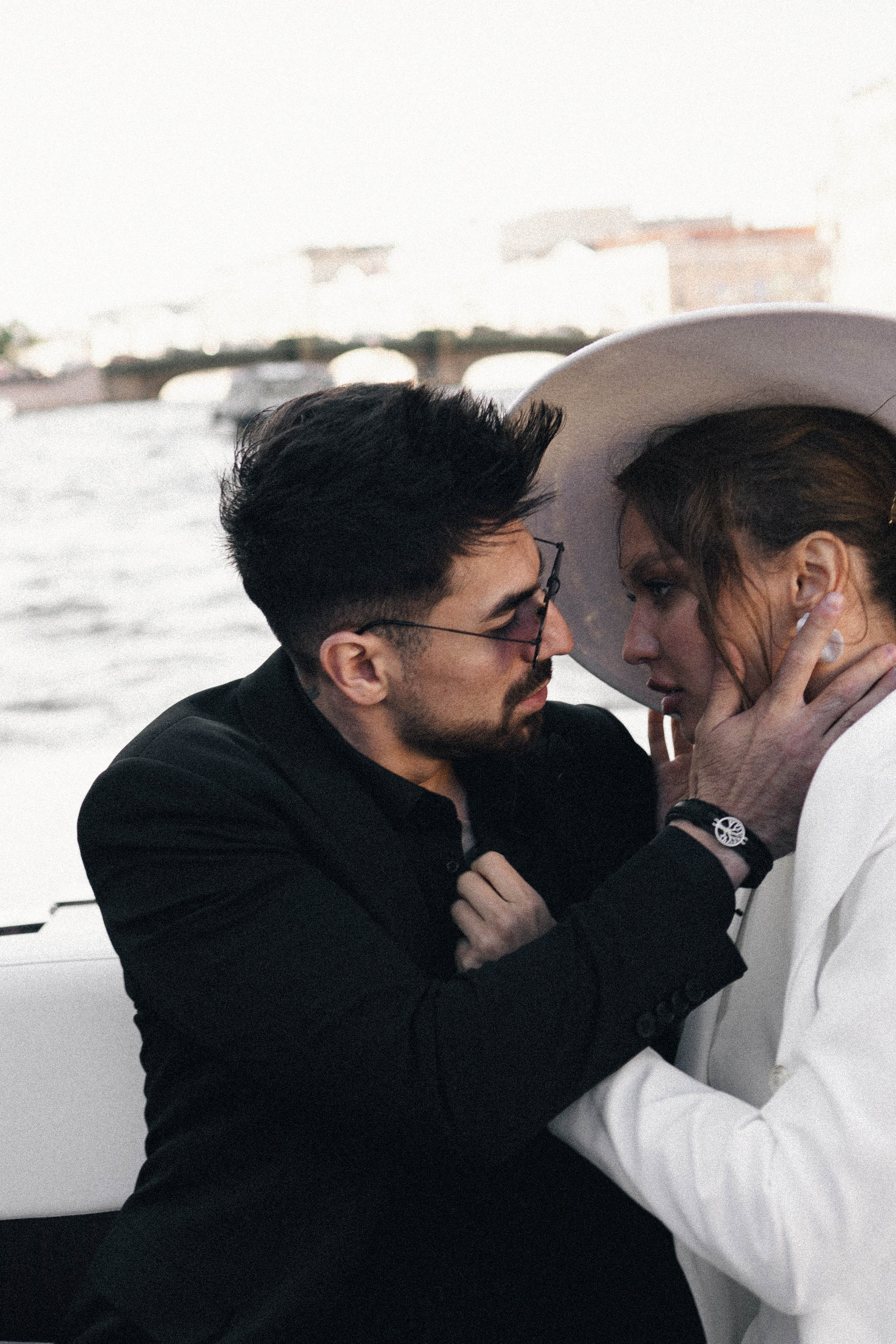 СВАДЕНБНАЯ СЬЕМКА НА КАТЕРЕ ПО КАНАЛАМ САНКТ-ПЕТЕРБУРГА И В АКВАТОРИИ НЕВЫ. Профессиональный фотограф, Санкт-Петербург — Виктория Богомолова