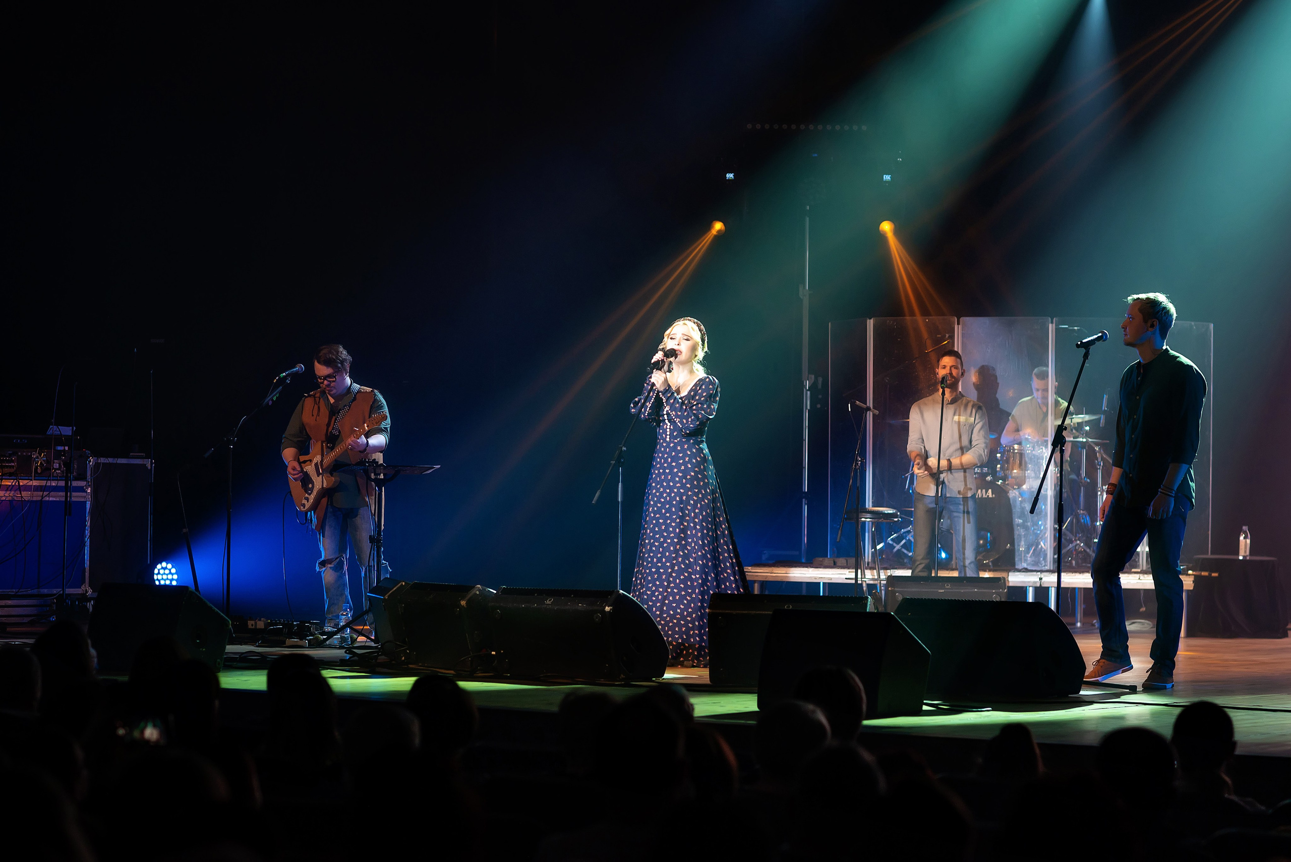 Концерт Пелагеи. Школьный, фэшн фотограф в Тюмени и в России Ирина Королева