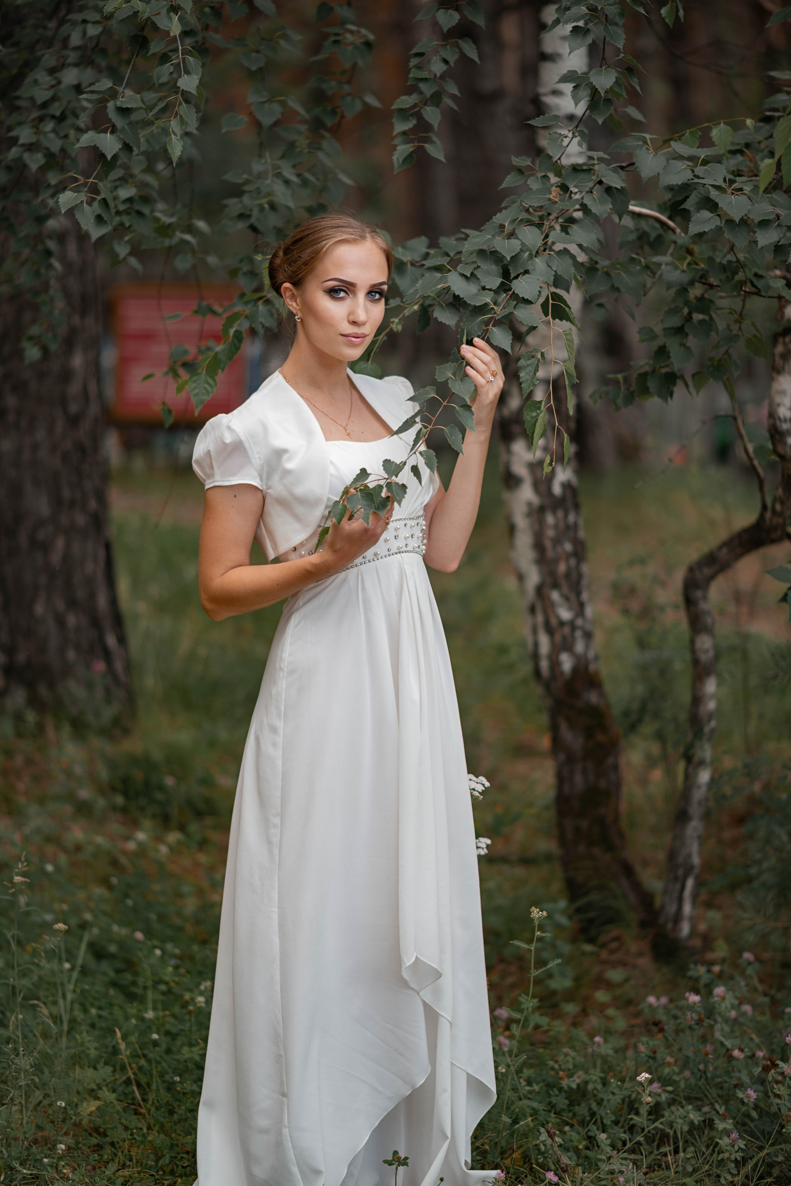 Девушка у березы. Семейный и свадебный фотограф в Абакане Юлия Су