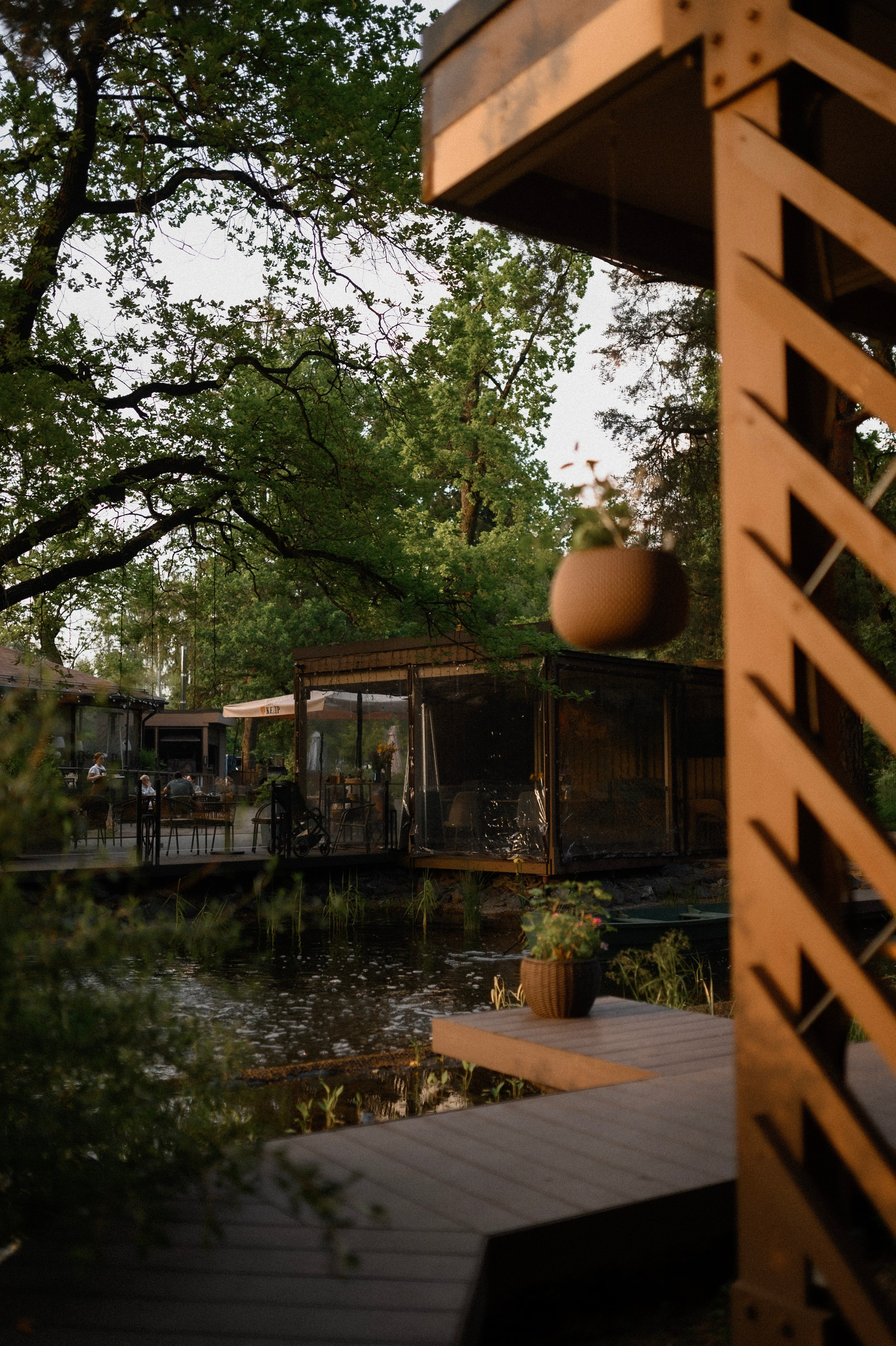 Надя и Алиса в ресторане Кедр. Семейный и свадебный lifestyle-фотограф в Москве Мария Петрова