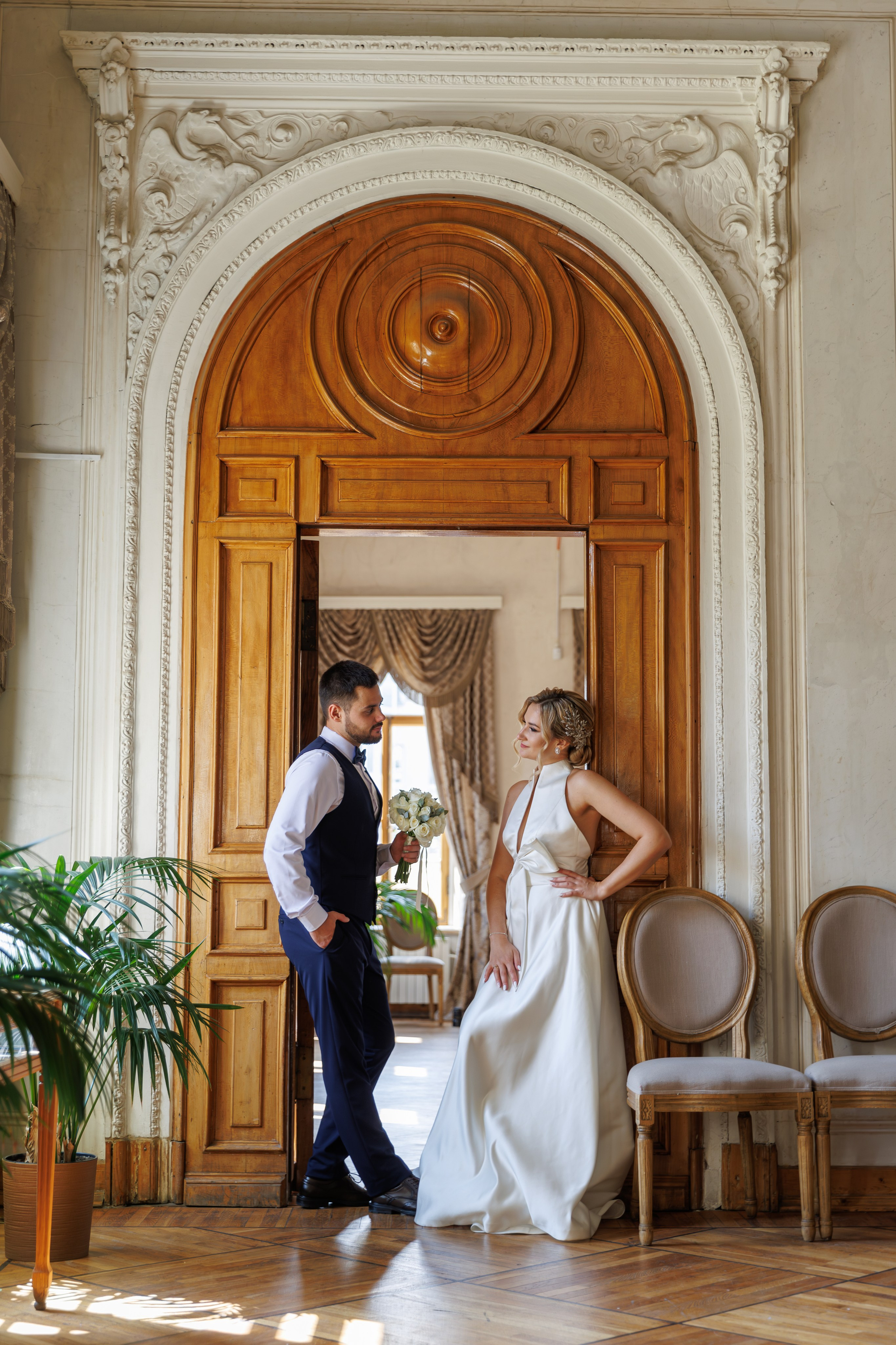 Свадебная фотосессия в библиотеке-читальне им А. С. Пушкина. Свадебный фотограф Москва и МО Сергей Киржаев