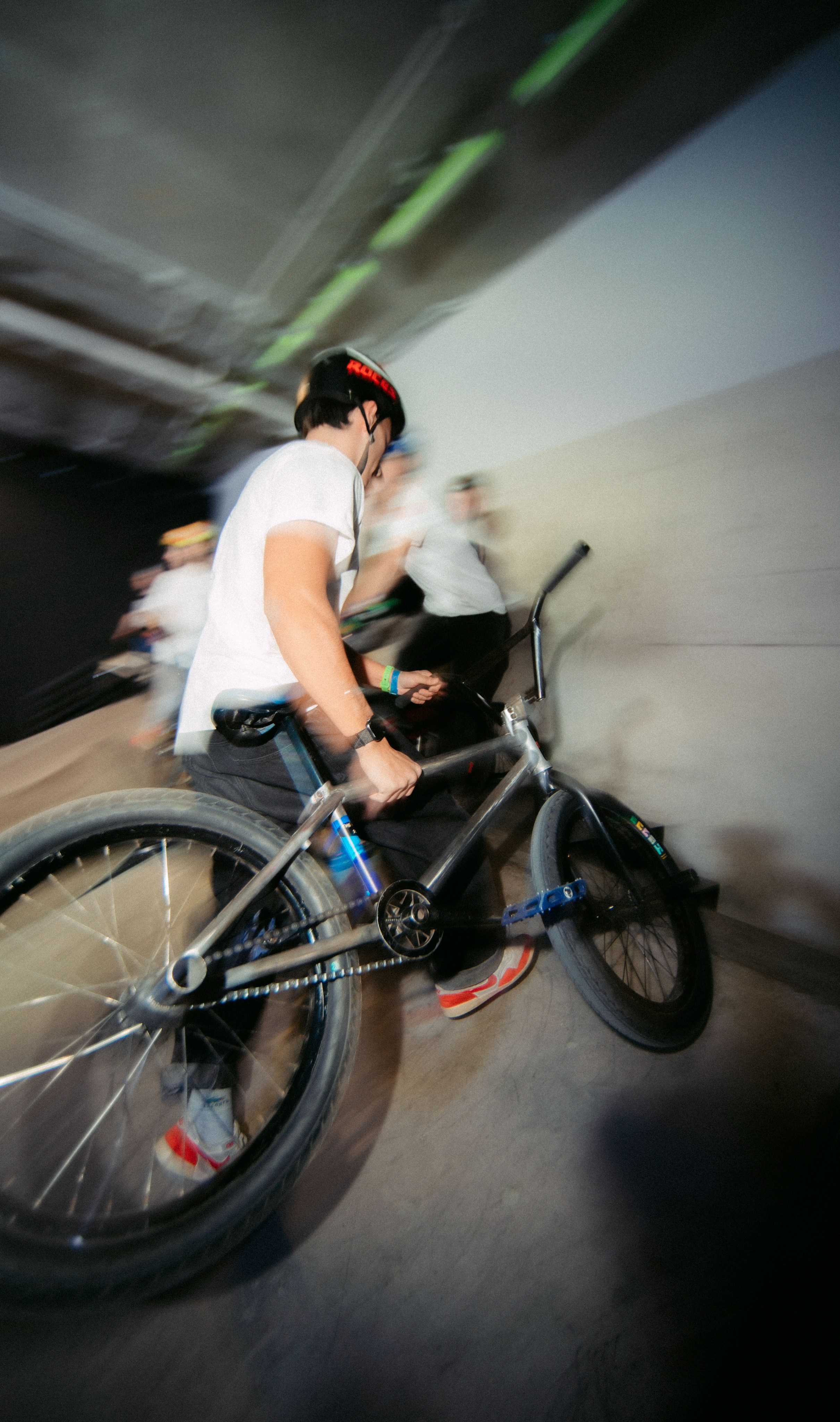 УРАМ. Ночная смена / 2025. Саша Копылов, фотограф в Казани