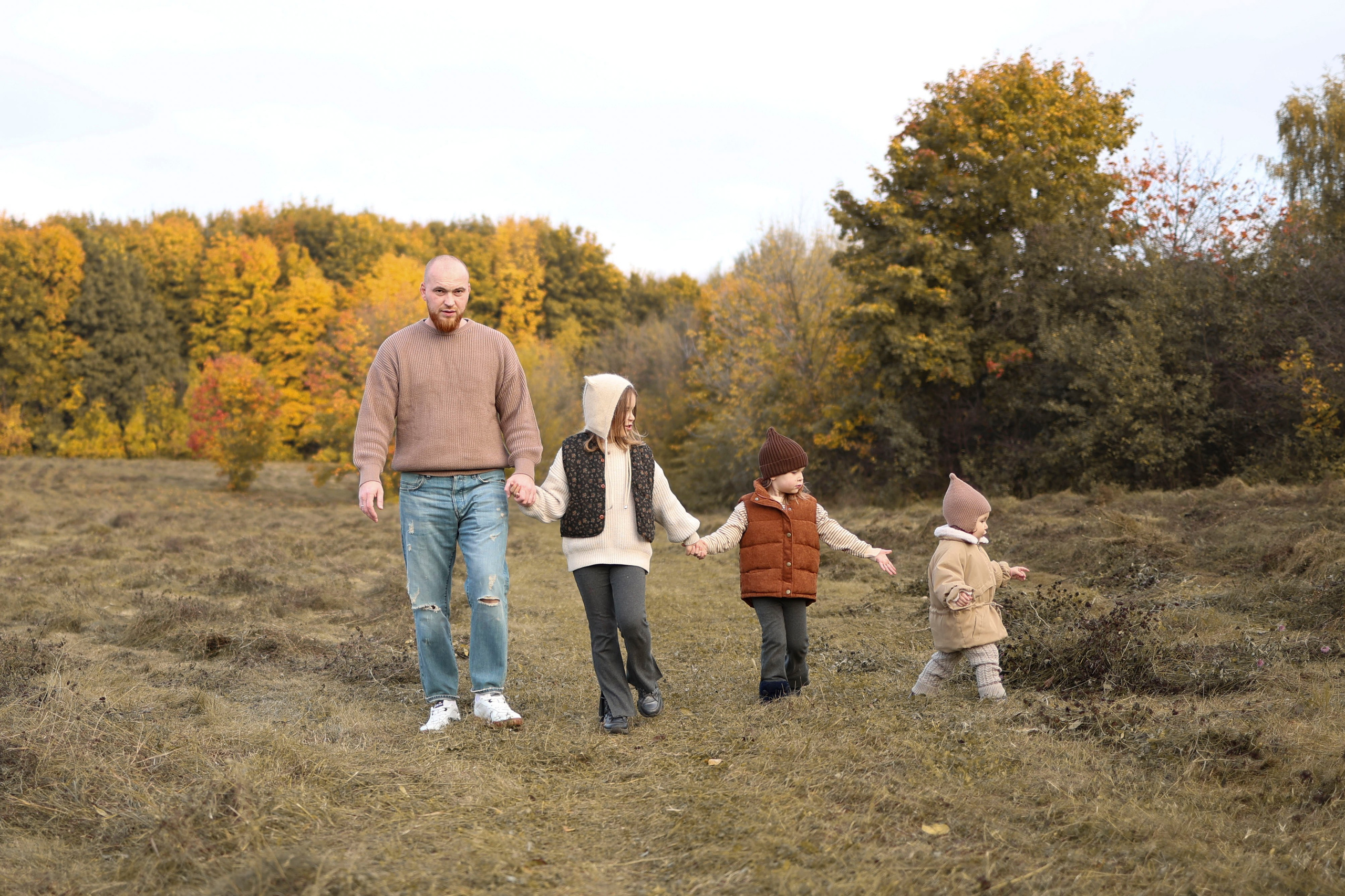Осенняя прогулка папы с дочками. Семейный и детский фотограф в Москве Анастасия Мурга