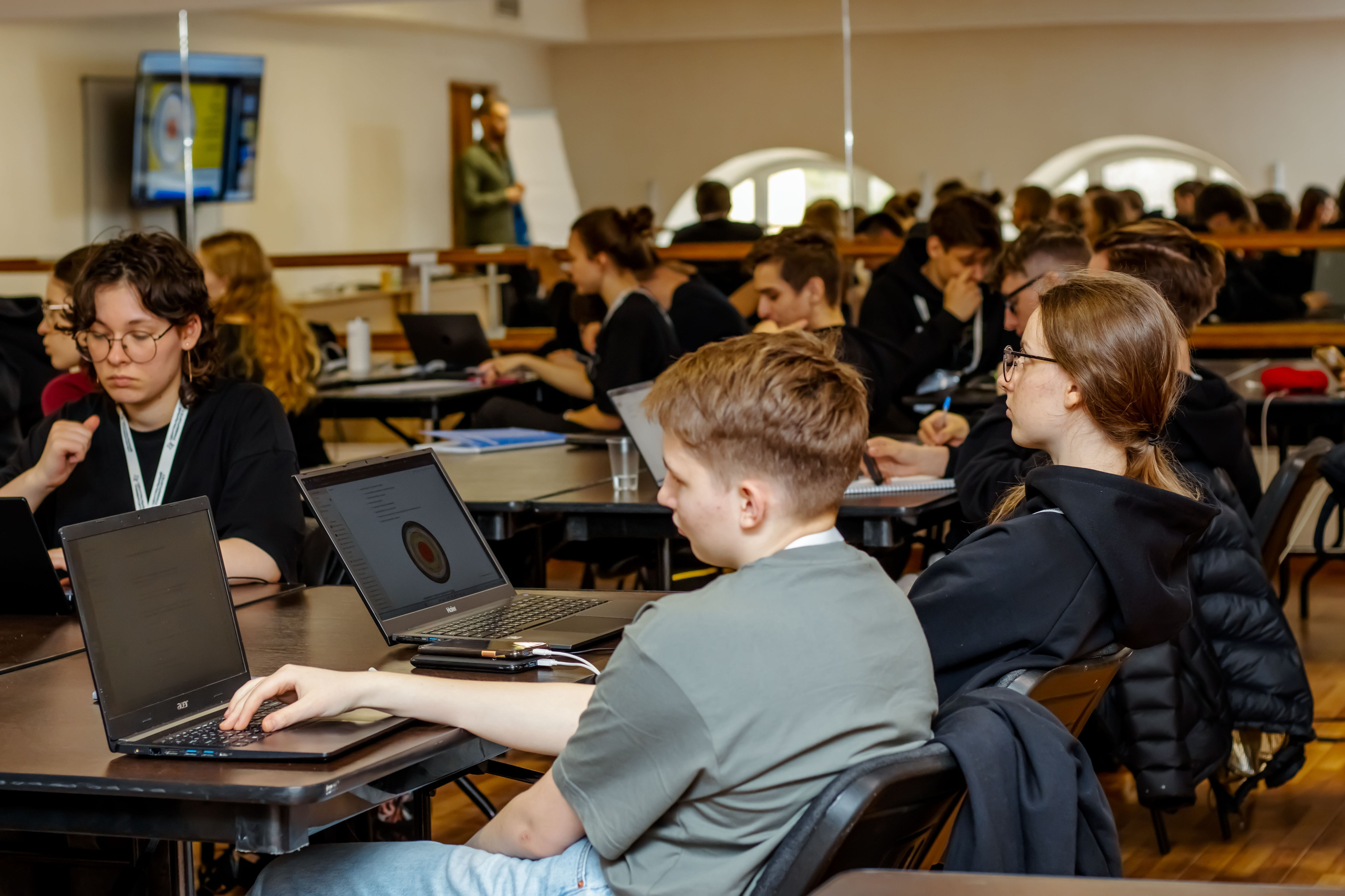 Центральный университет Т-Банка. Репортажный фотограф в Москве Катя Луговая, портретный фотограф и «street» фотограф, фотосессии «под ключ»