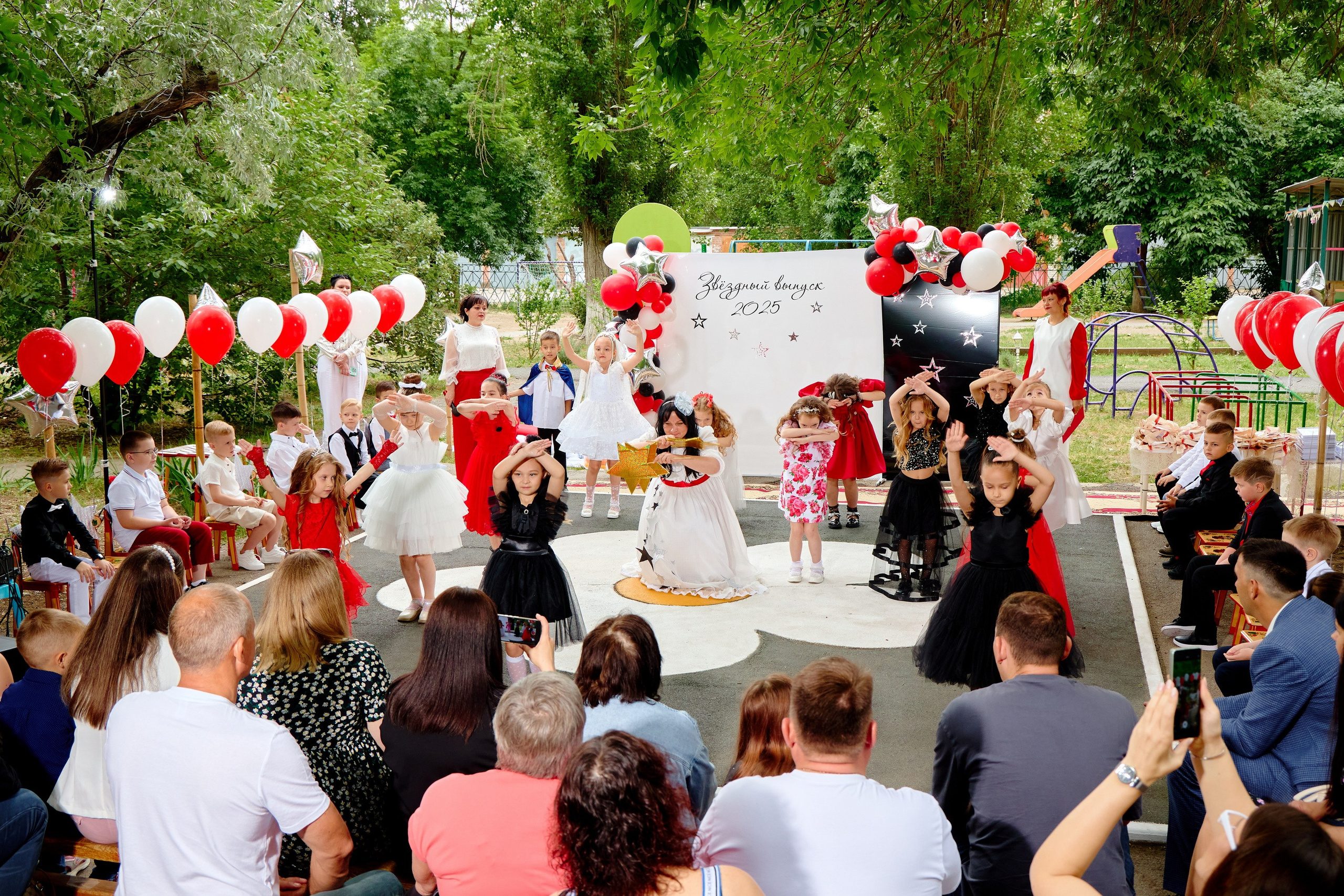 Выпускной 45 сад. Фотограф Выпускные альбомы Таганрог Сергей Коробченко