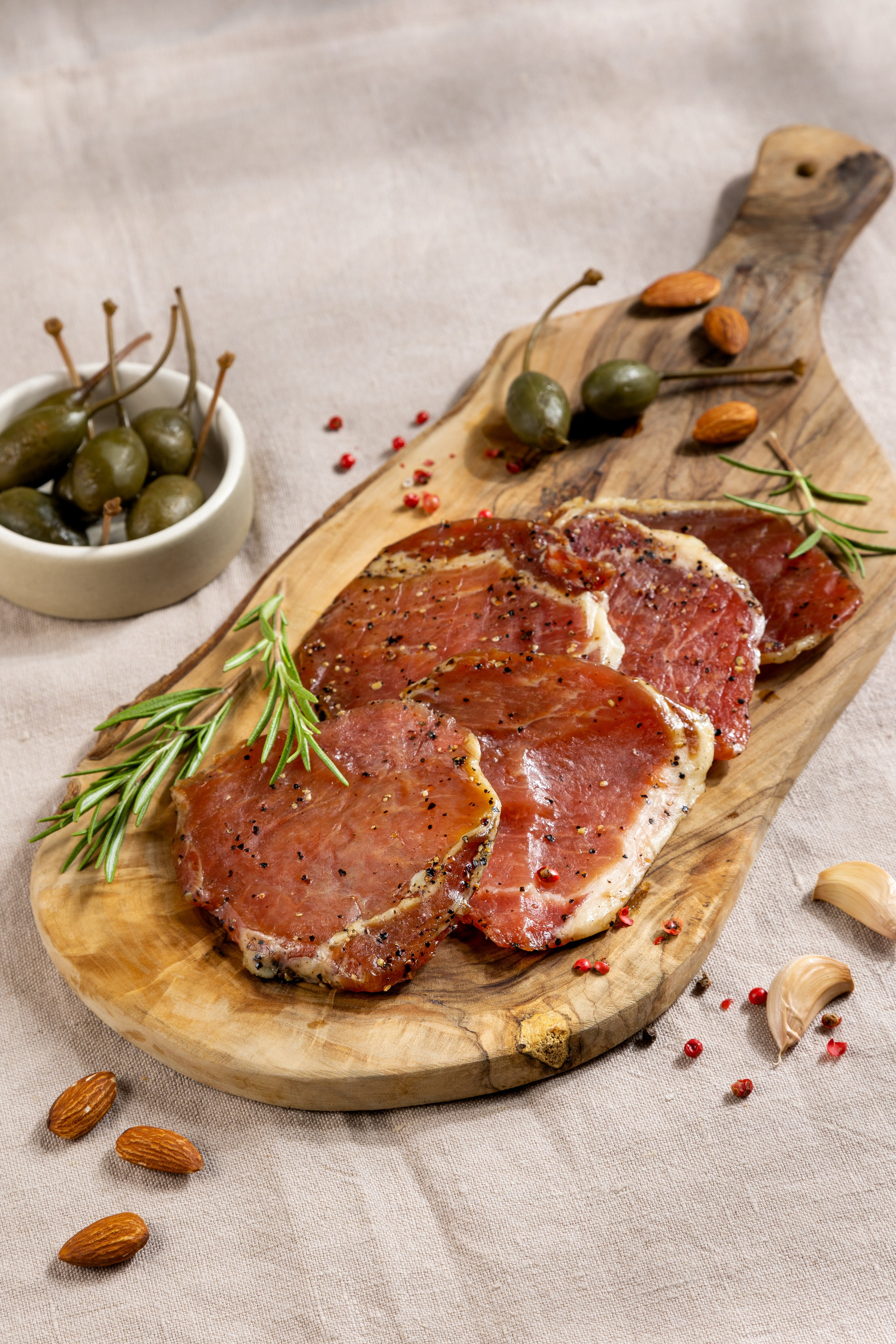 Мясной продукт, съёмка для каталога. Ольга Панкова предметный и фуд-фотограф в Краснодаре