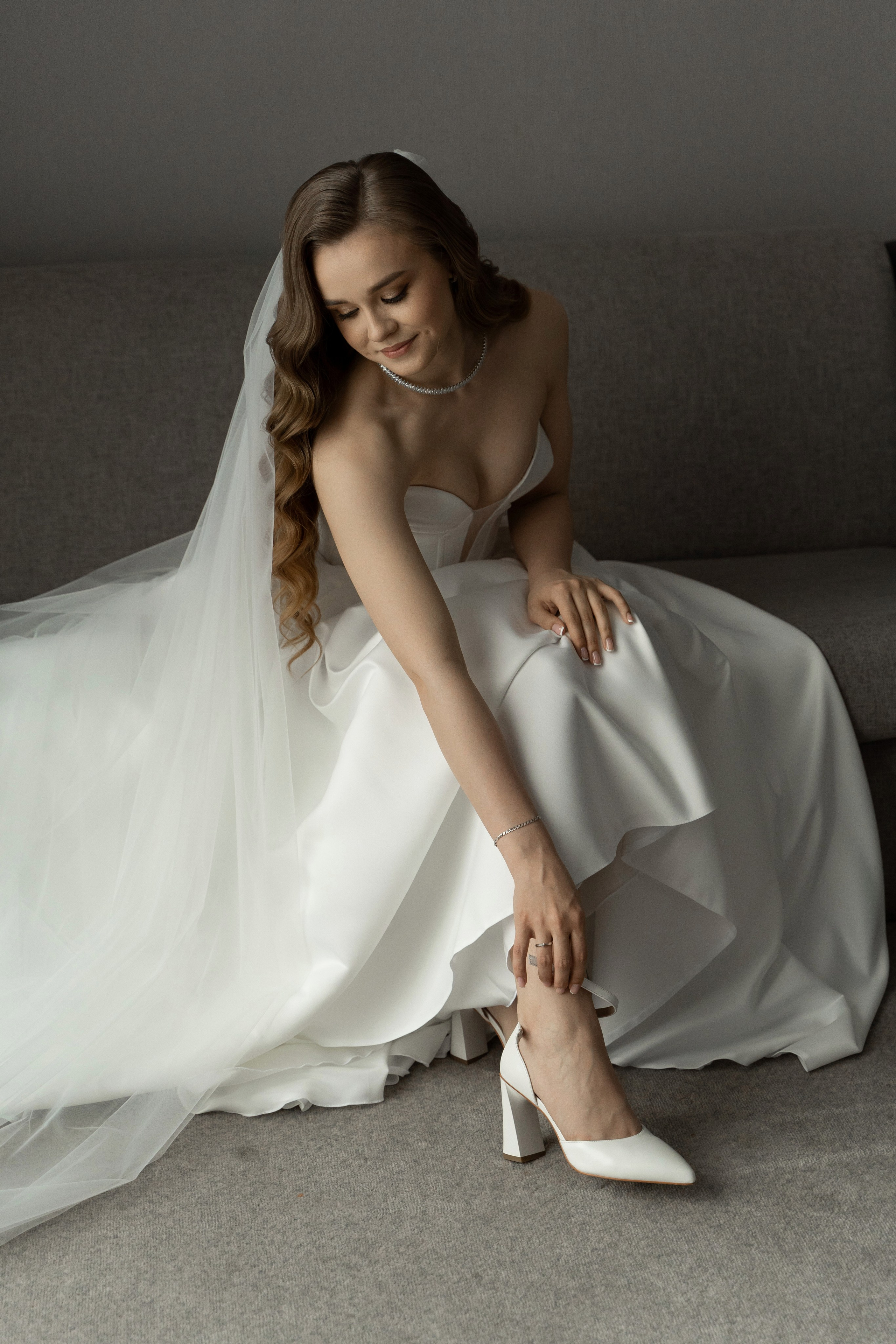 Свадебная фотосессия в Екатеринбурге, фотосессия у Оперного театра, сборы в отеле. Фотограф Татьяна Мамонтова