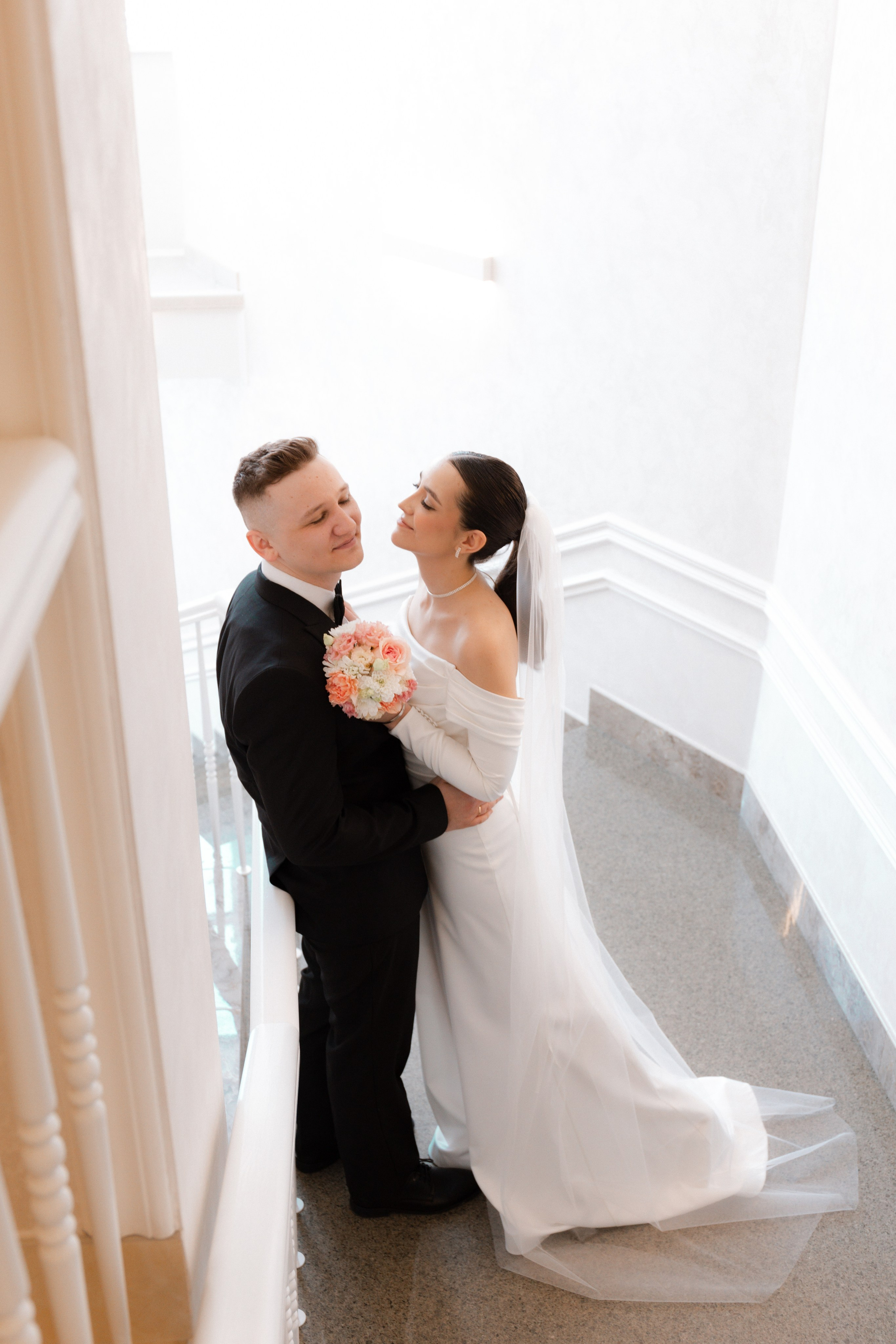 Гайд-путеводитель по Центральному ЗАГСу. Свадебный и портретный фотограф в Новосибирске Любовь Исакова