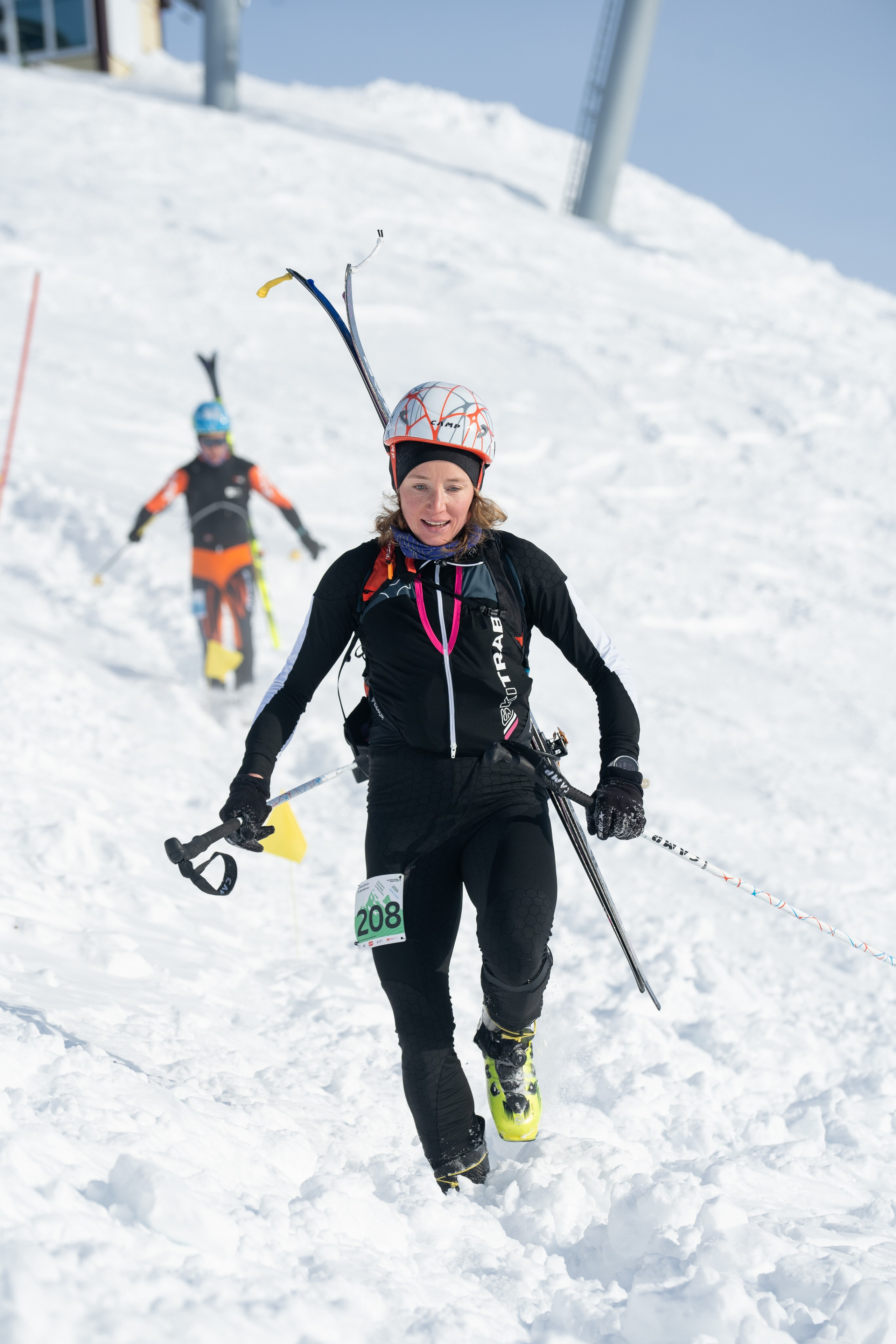 Фотофиксация лидера гонки среди девушек