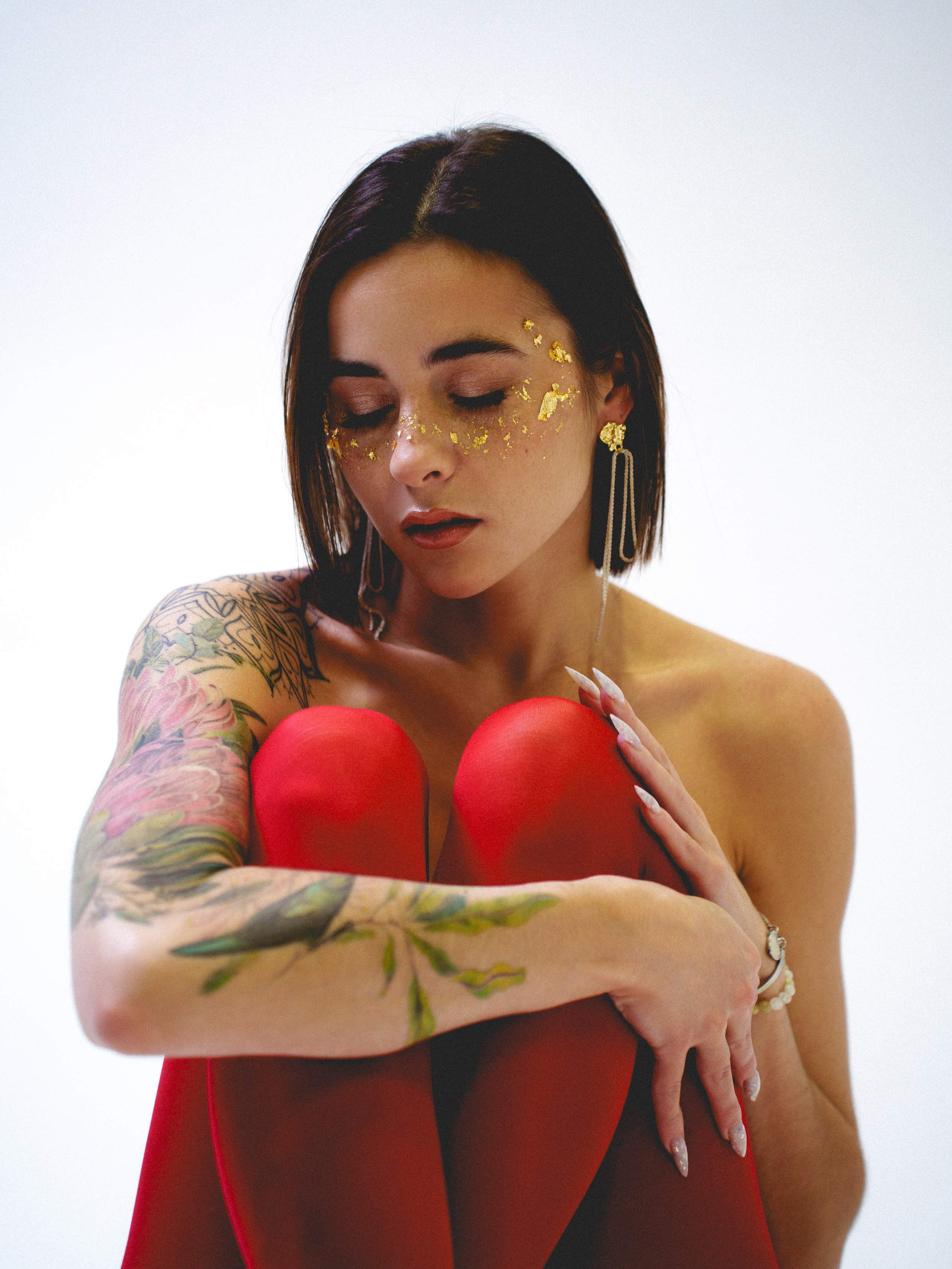 В красных колготках. Иван Упоров — фотограф, рилсмейкер чебоксары