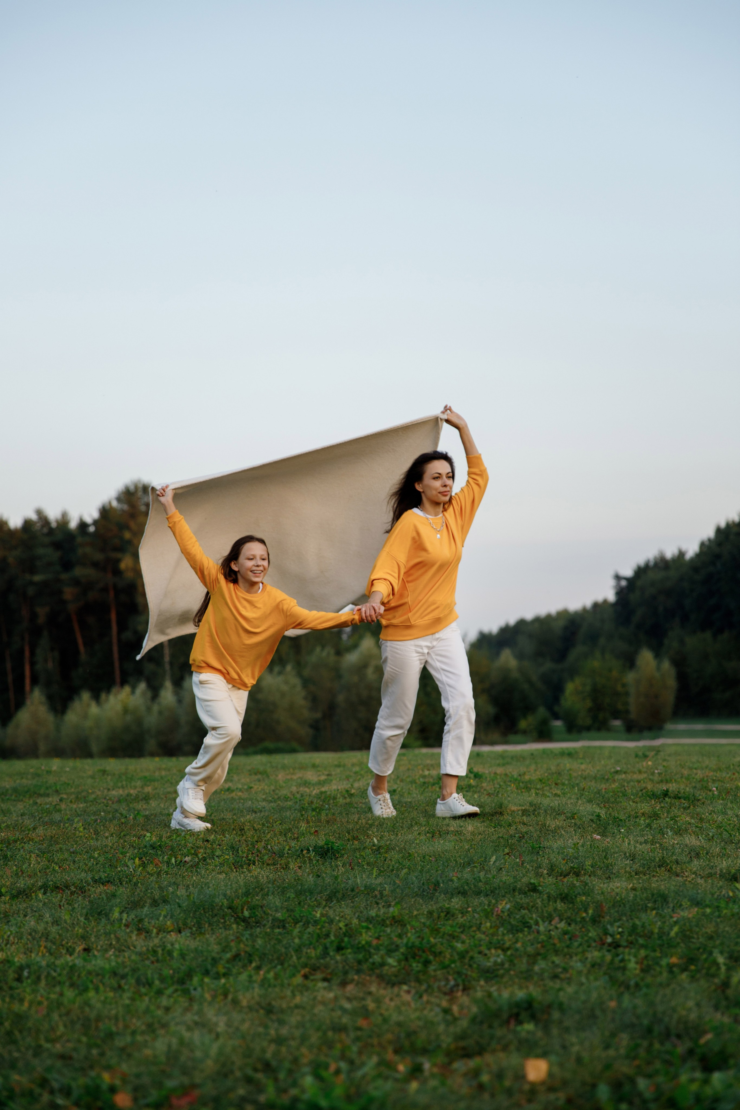 Фотосессия мамы с дочкой в парке Мещерский. Фотограф Александра Сыщенко